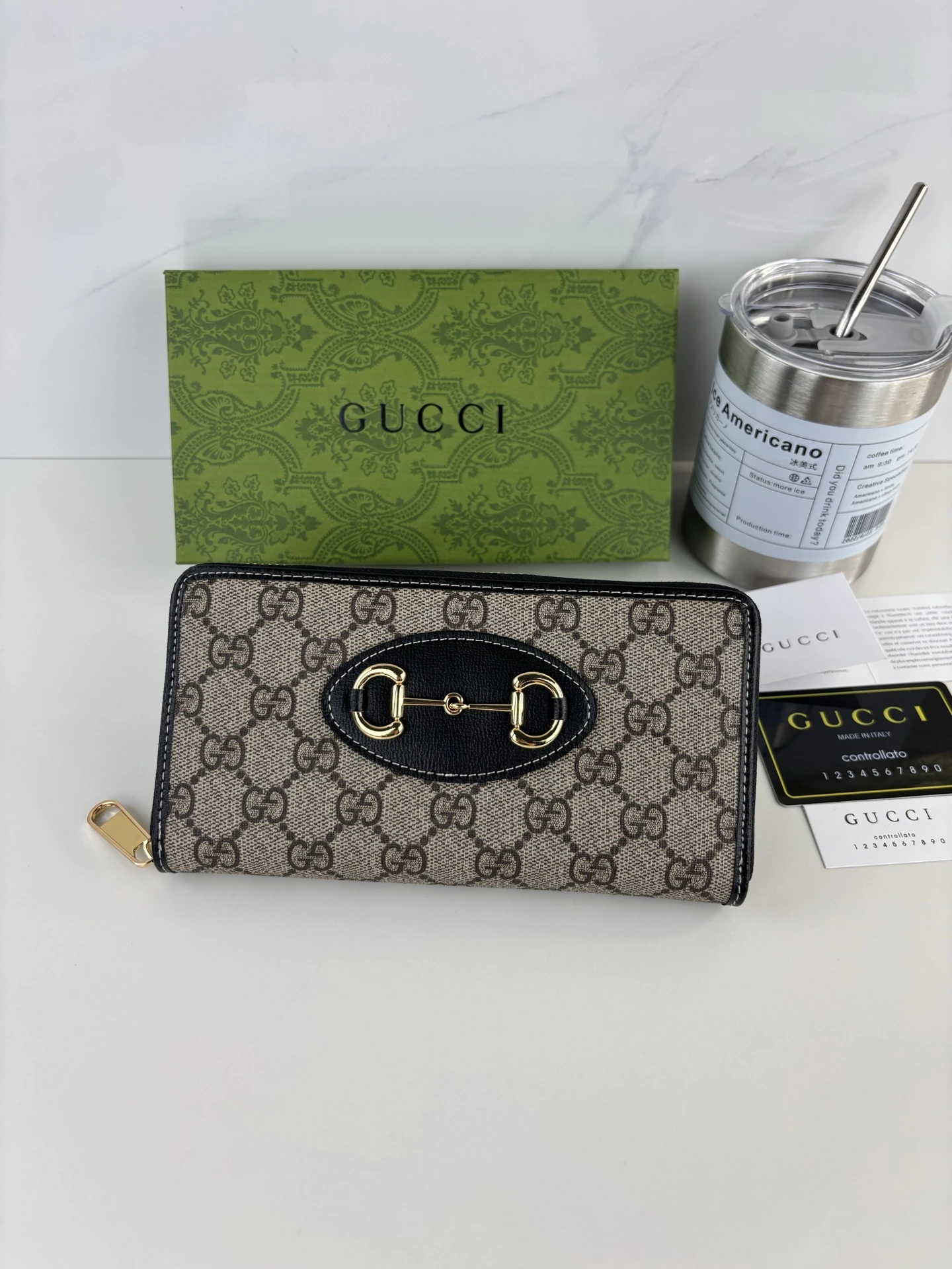 Gucci(グッチ / Gucci) GG Supremeハイグレードキャンバスとブラウンレザーで作られたGucci(グッチ / Gucci)1955ホースビットカードケースを新登場