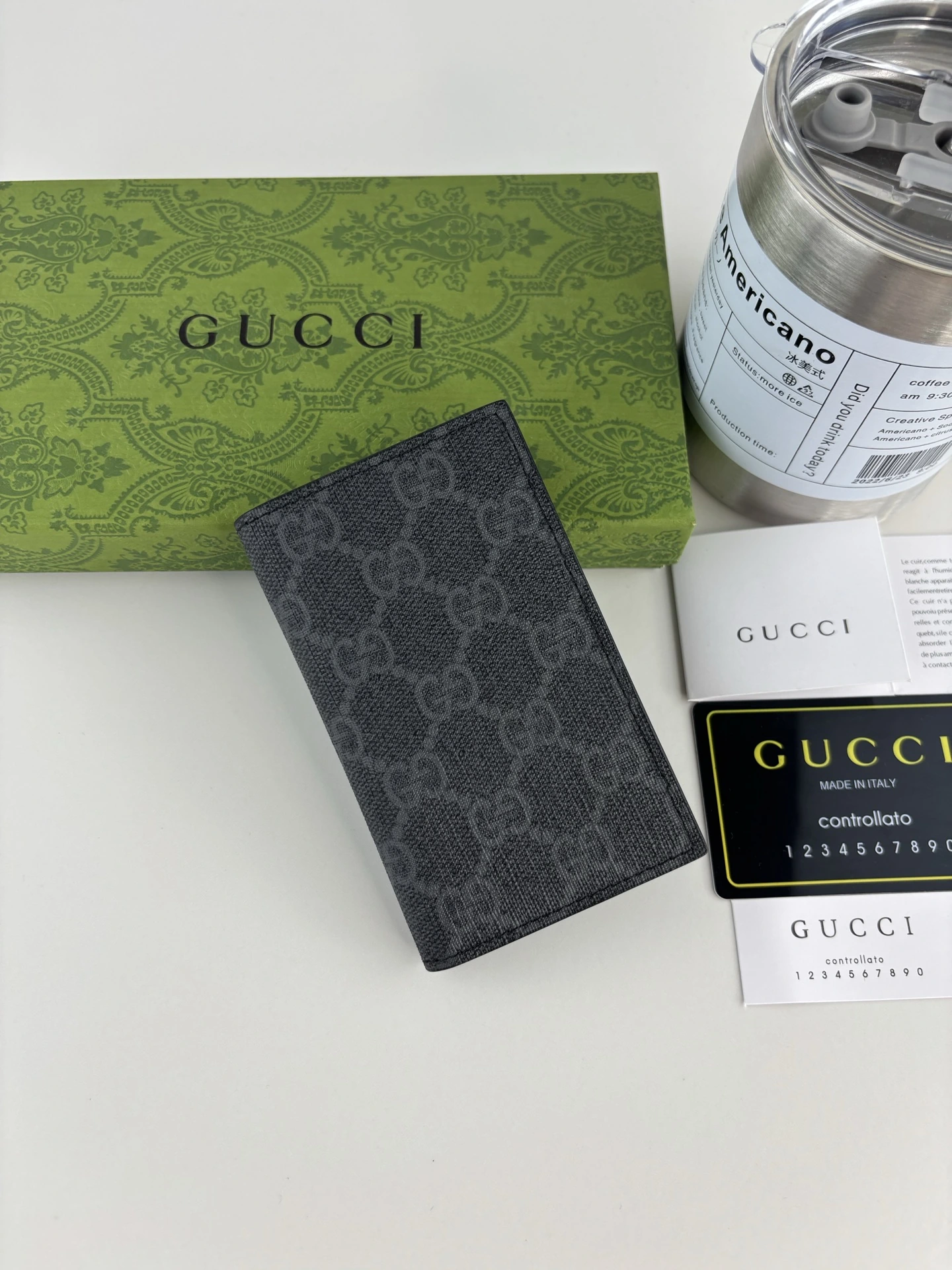 Gucci(グッチ / Gucci) 典藏要素のGGディテールと鮮やかな配色を巧みに融合