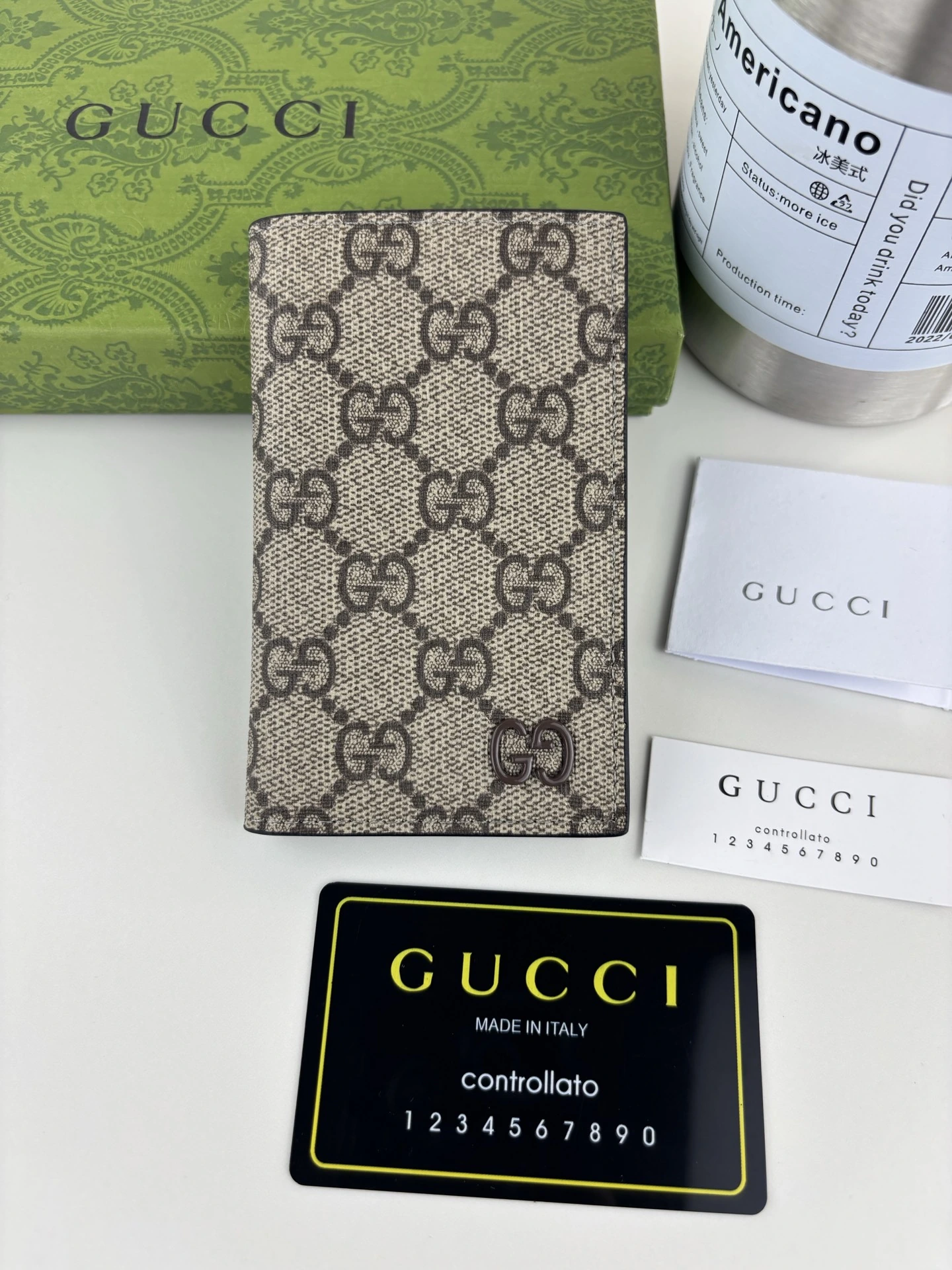 Gucci(グッチ / Gucci) 典藏要素のGGディテールと鮮やかな配色を巧みに融合