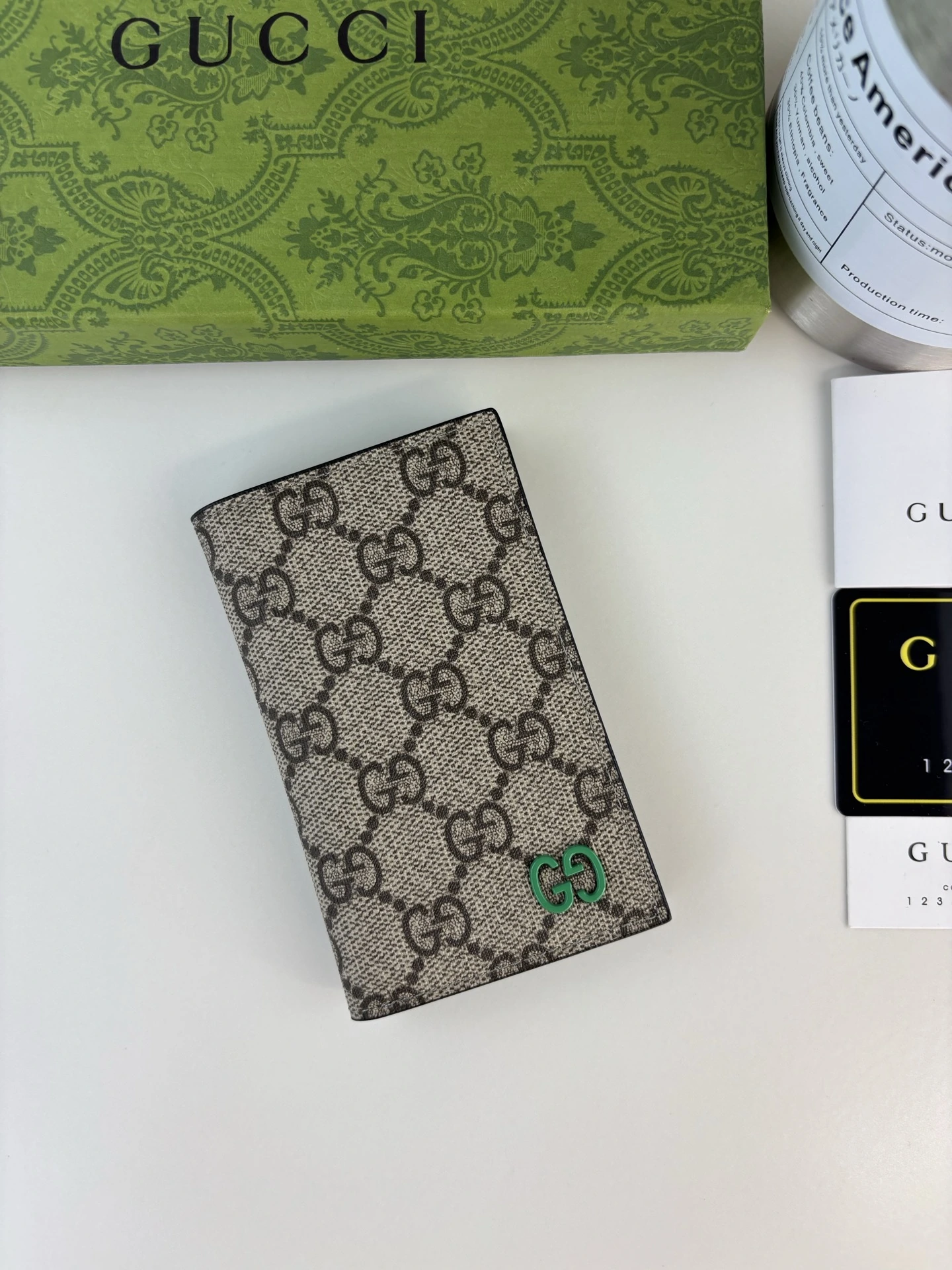 Gucci(グッチ / Gucci) 典藏要素のGGディテールと鮮やかな配色を巧みに融合