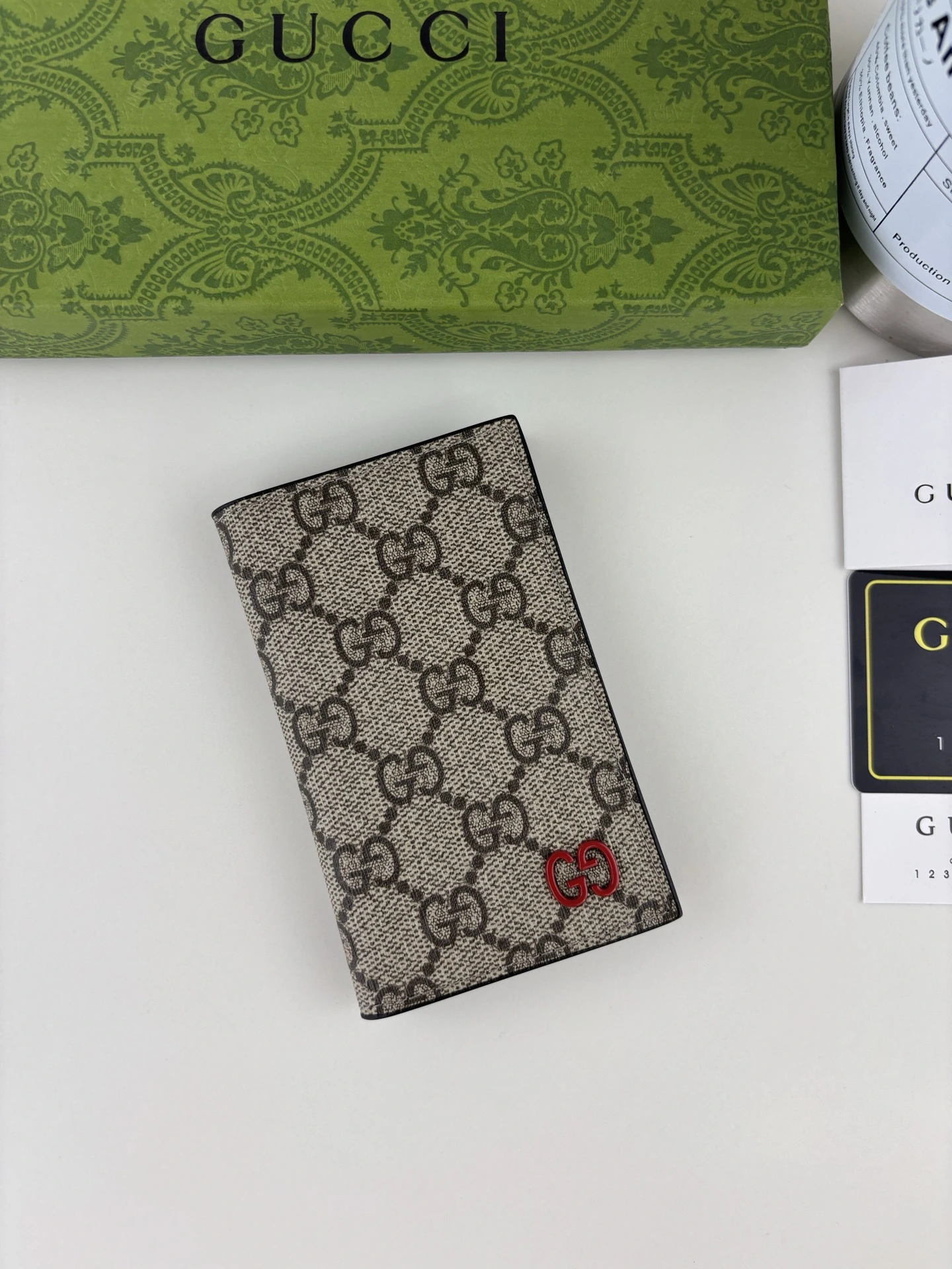 Gucci(グッチ / Gucci) 典藏要素のGGディテールと鮮やかな配色を巧みに融合