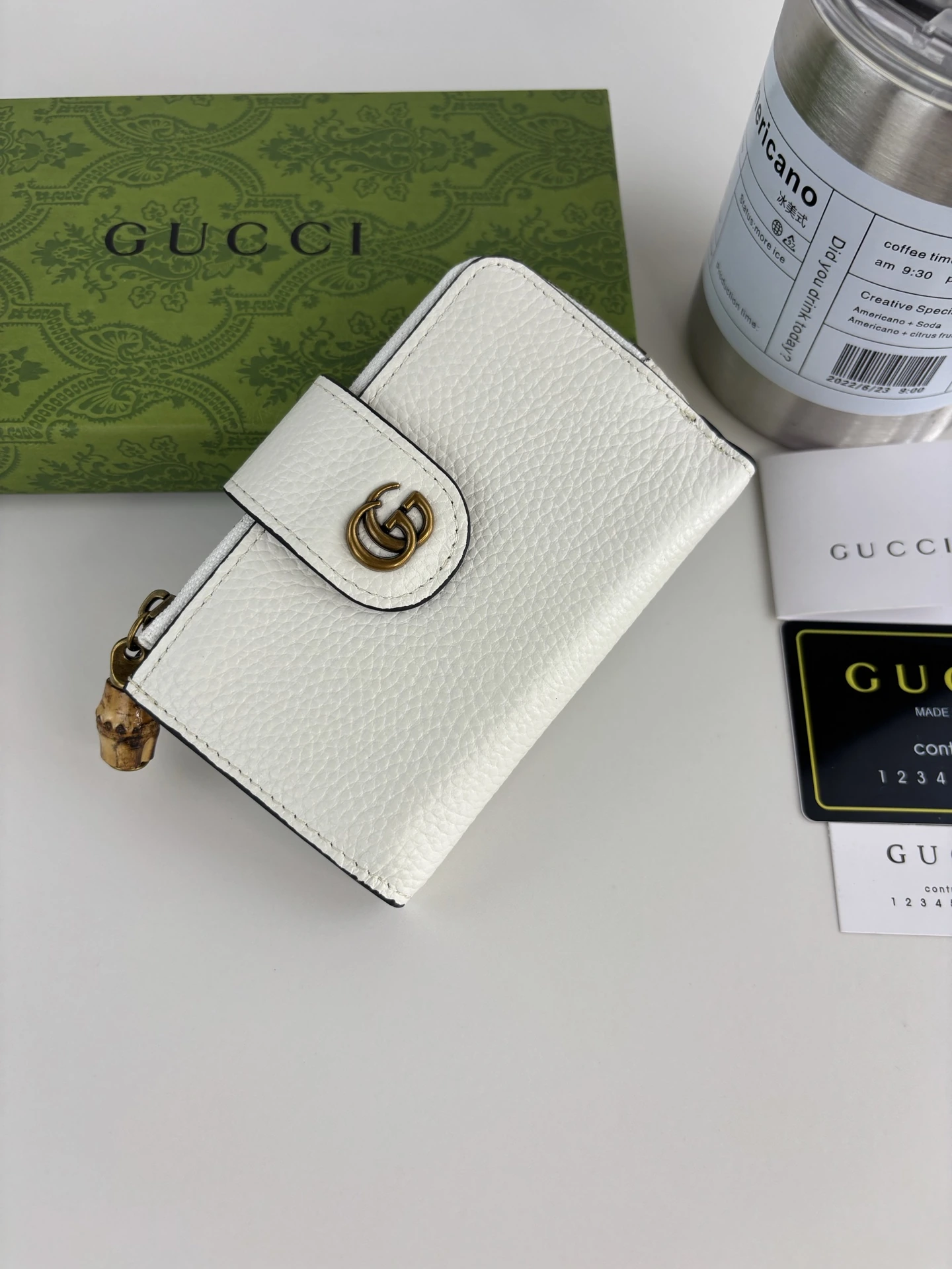 Gucci(グッチ / Gucci) このGG Marmontシリーズウォレットはクラシックで飽きのこないブラックレザー製、《Aria-ファッションアリア》シリーズにクラシックな逸品を追加