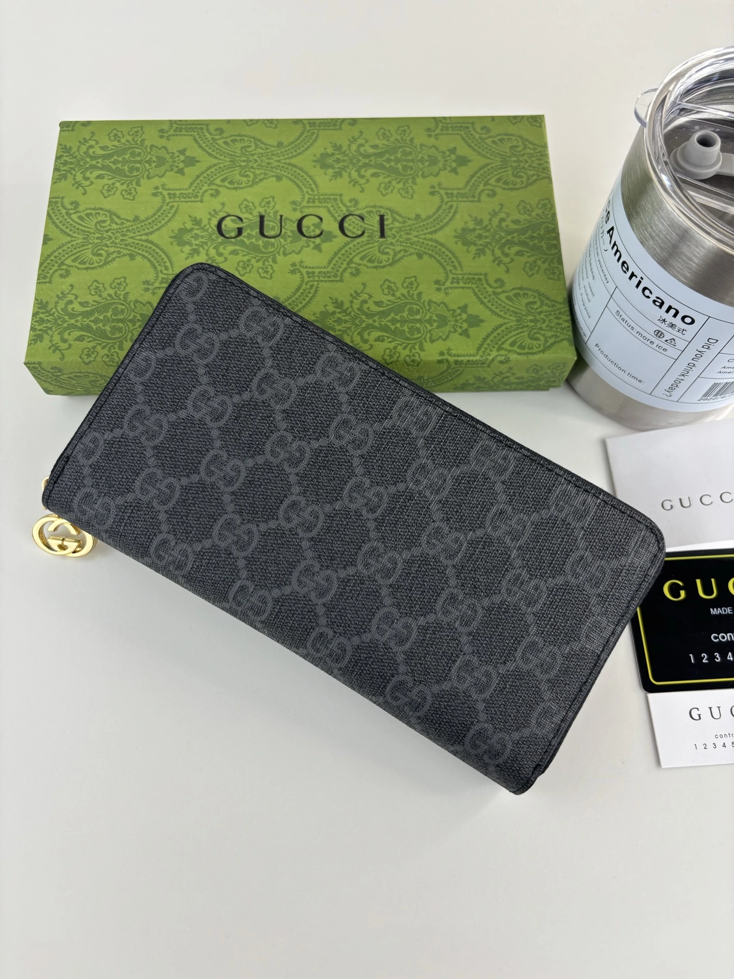 Gucci(グッチ / Gucci) 直営店最新作 ジップウォレット PVC素材、24Kメッキ金具、完璧なステッチワークで正規品に匹敵