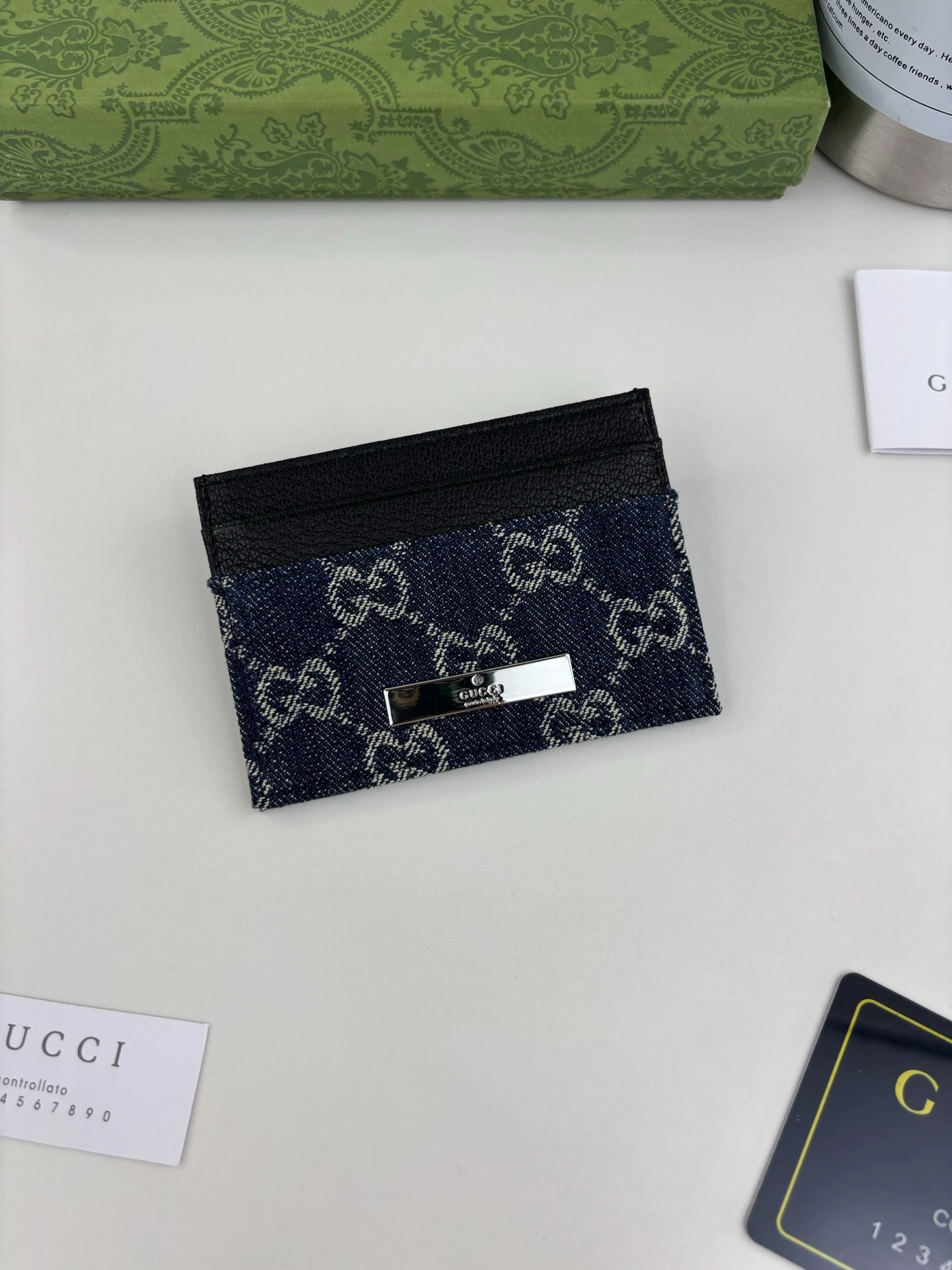 Generation Gucci(グッチ / Gucci)はブランドの典藏要素を深く掘り下げ、異なる世代のデザインを融合して統一された美学ナラティブに