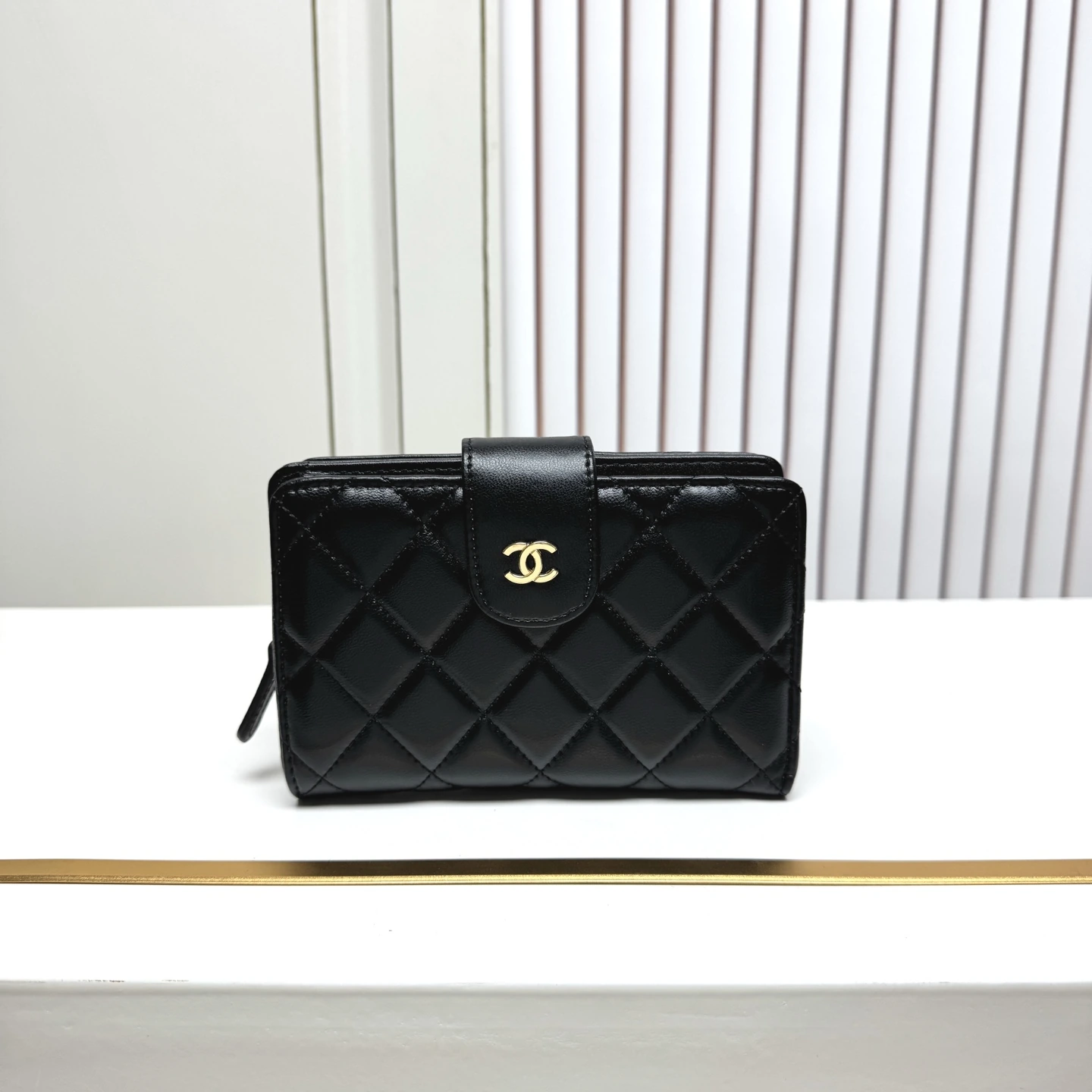 🌸Chanel(シャネル / Chanel)永遠の定番💋 最もクラシックなキルティング刺繍、ファッショナブルに合わせやすいモデル!カードスロット10つ、メタルジップポケット1つ、大容量札入れ、コンパクトで精巧、しかも実用的