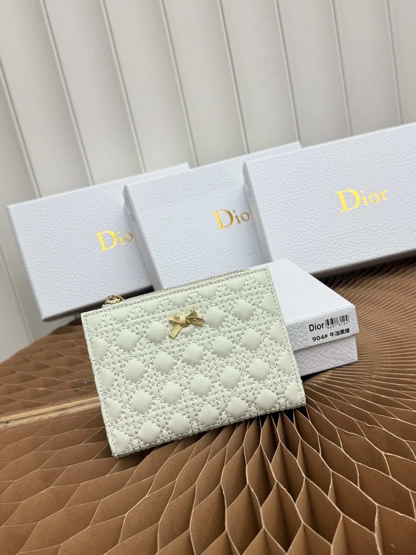 Baby Bow Begonia 長財布は上品な品格と高い実用性を両立