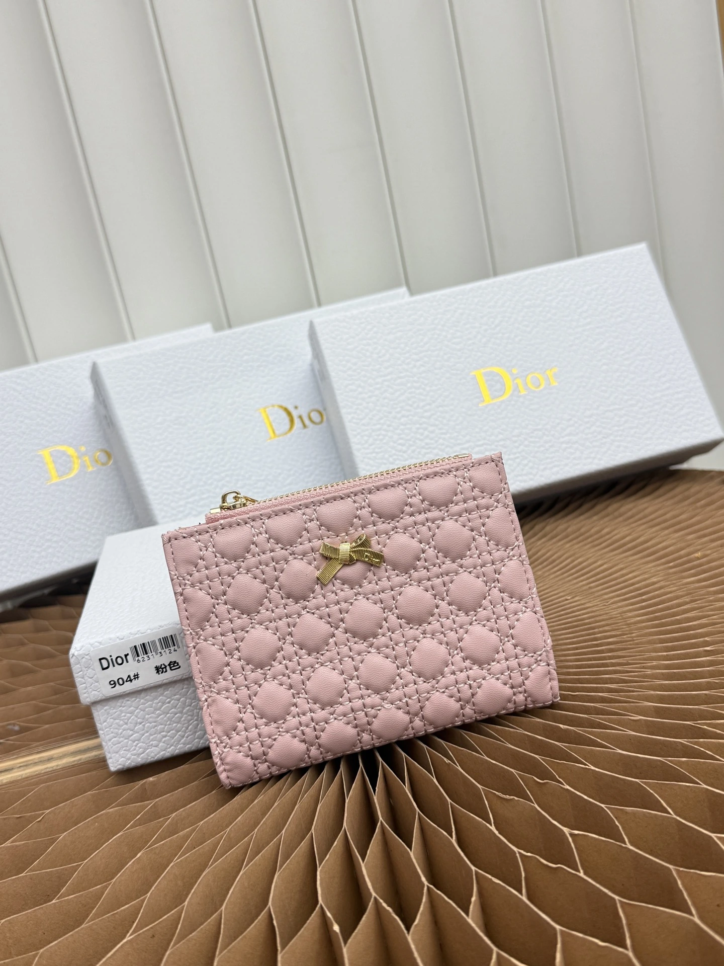 Baby Bow Begonia 長財布は上品な品格と高い実用性を両立