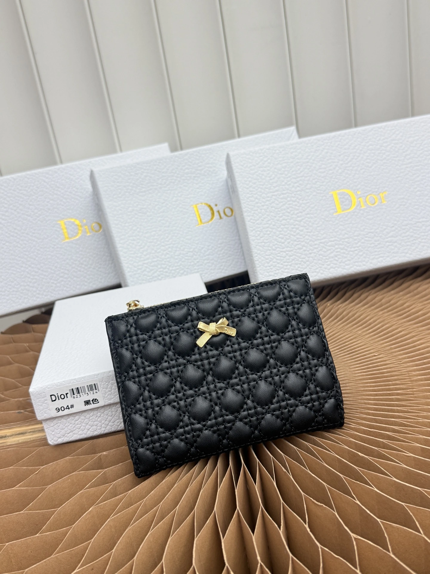 Baby Bow Begonia 長財布は上品な品格と高い実用性を両立