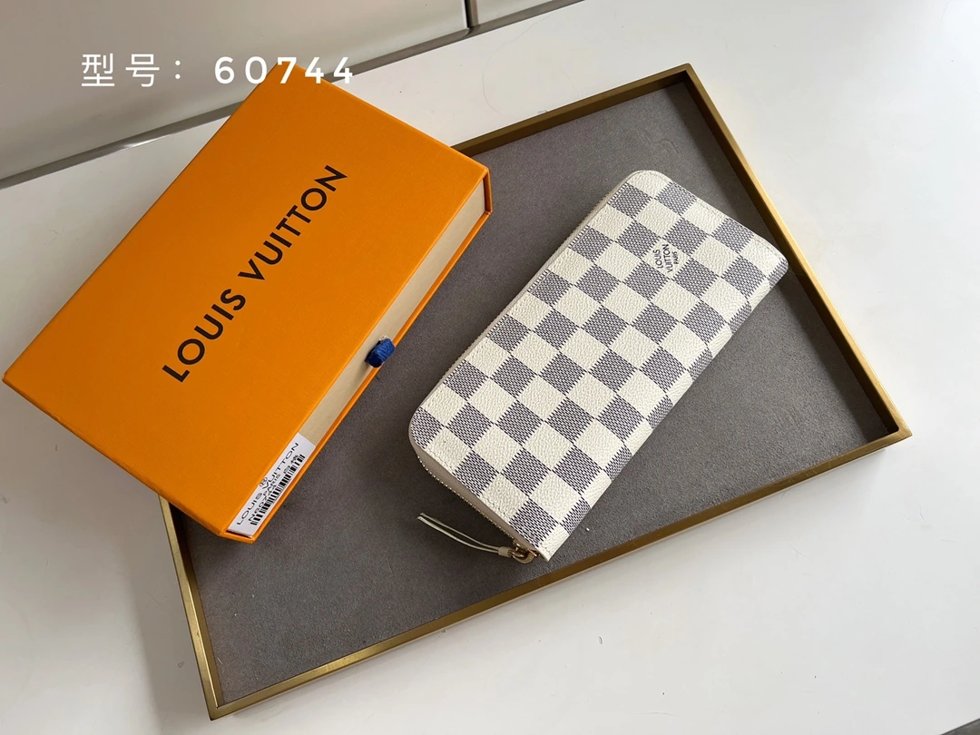 Clemence 財布