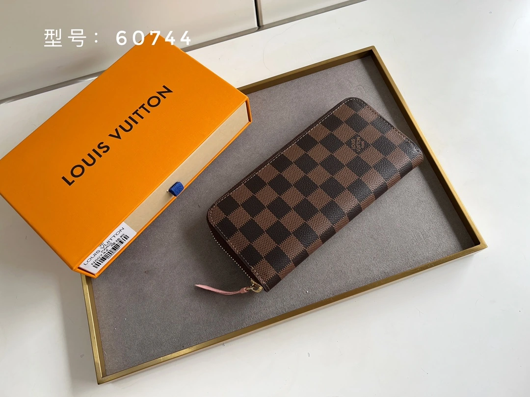 Clemence 財布