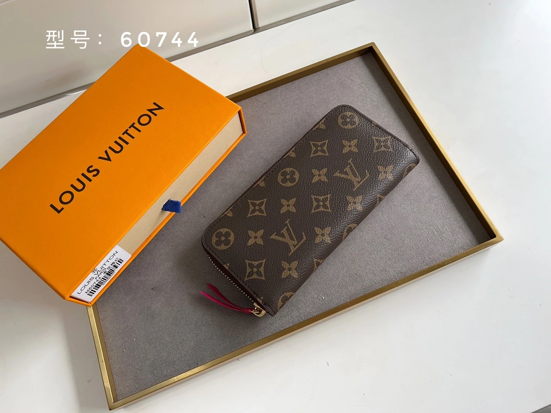 Clemence 財布