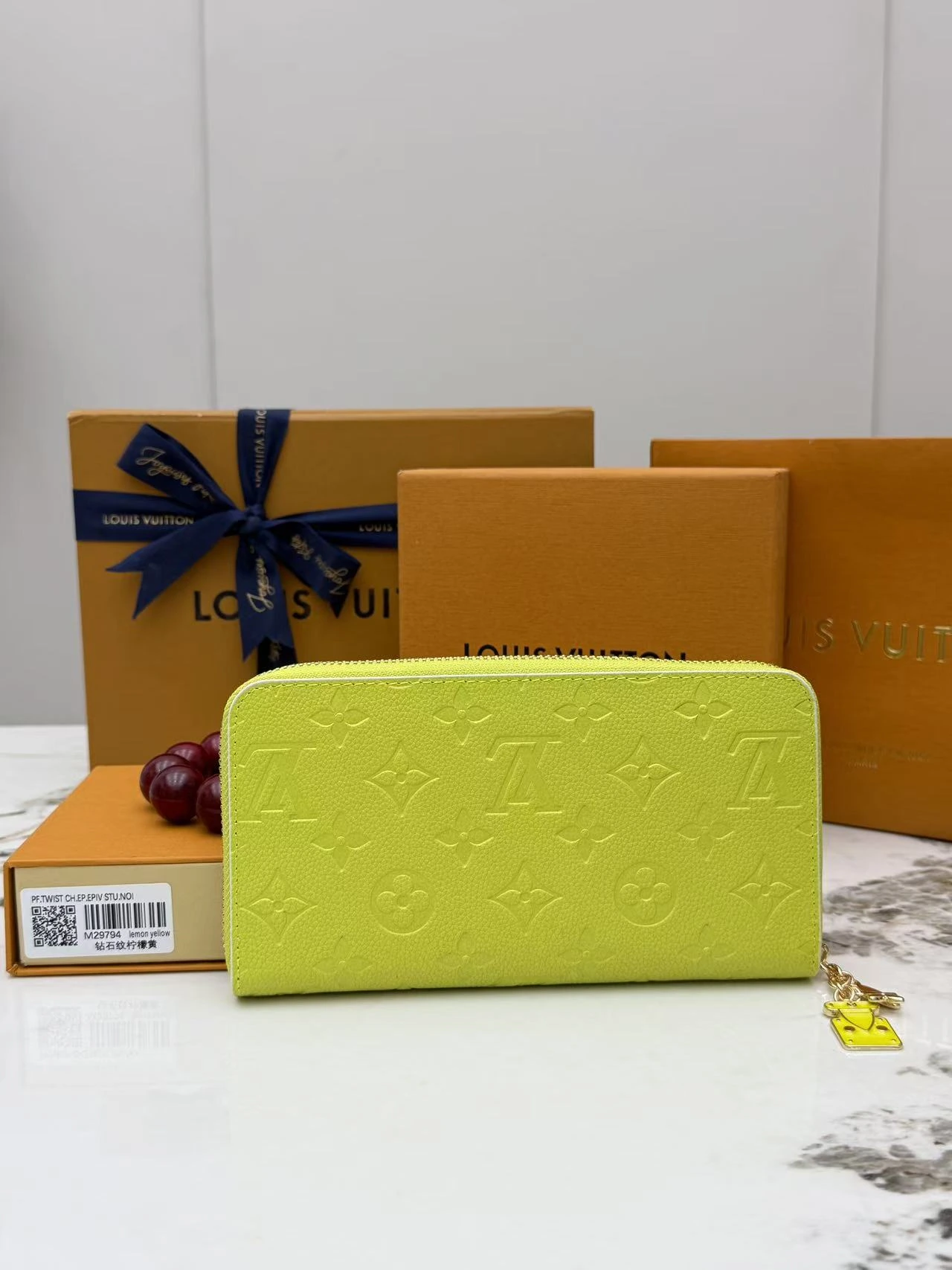 Louis Vuitton（ルイ・ヴィトン / LV） M29794 ダイヤ柄 レモンイエロー