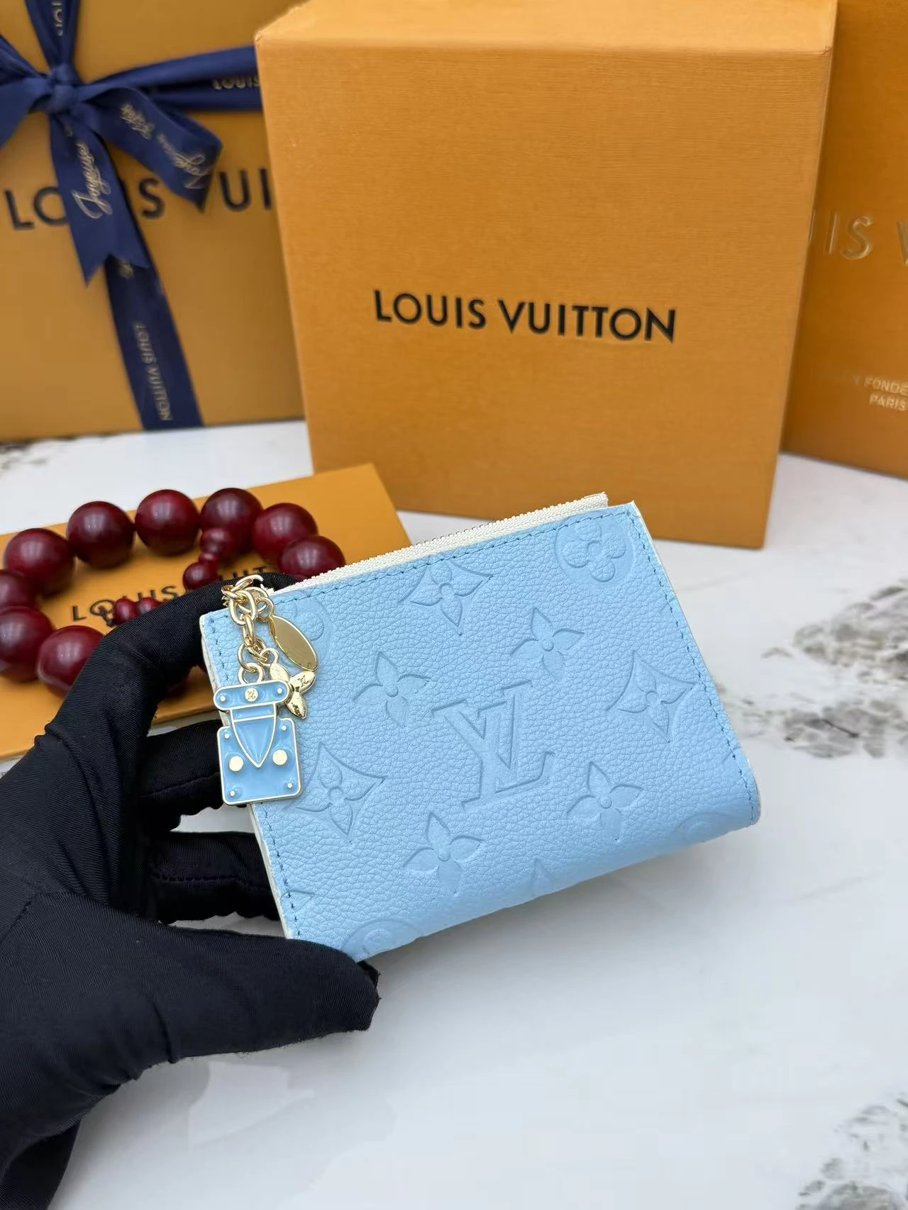 Louis Vuitton（ルイ・ヴィトン / LV） M29809 ライトブルー
