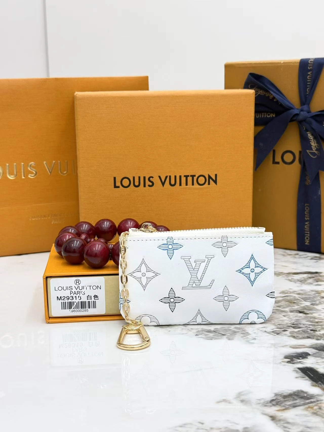 Louis Vuitton（ルイ・ヴィトン / LV） M29318 ホワイト