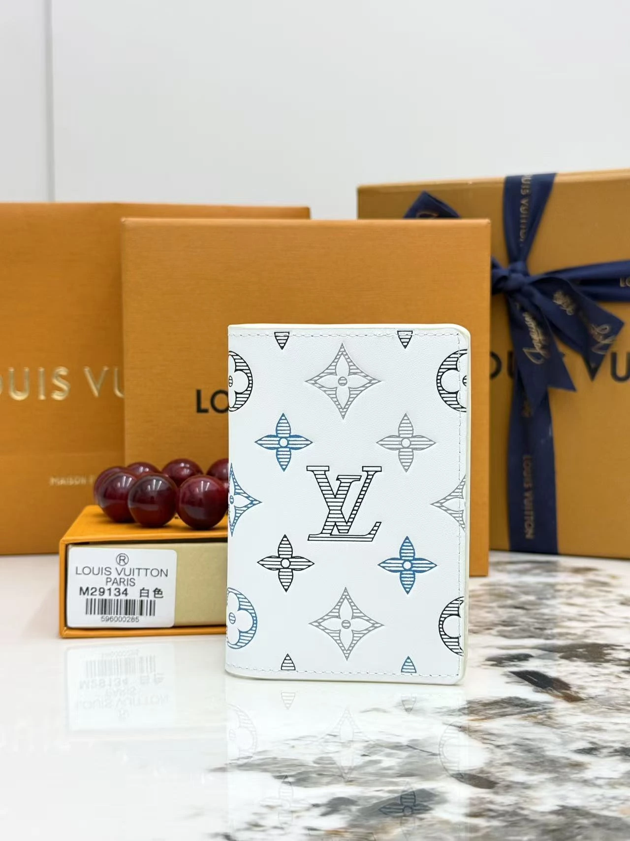 Louis Vuitton（ルイ・ヴィトン / LV） M29134 ホワイト