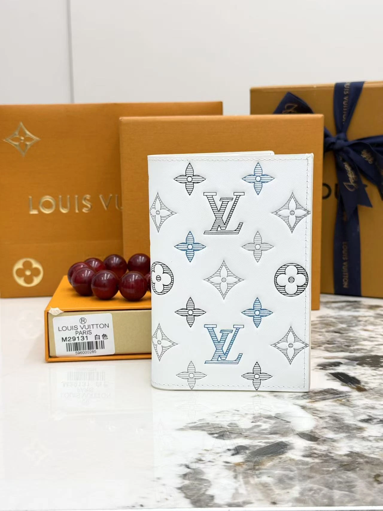 Louis Vuitton（ルイ・ヴィトン / LV） M29131 ホワイト