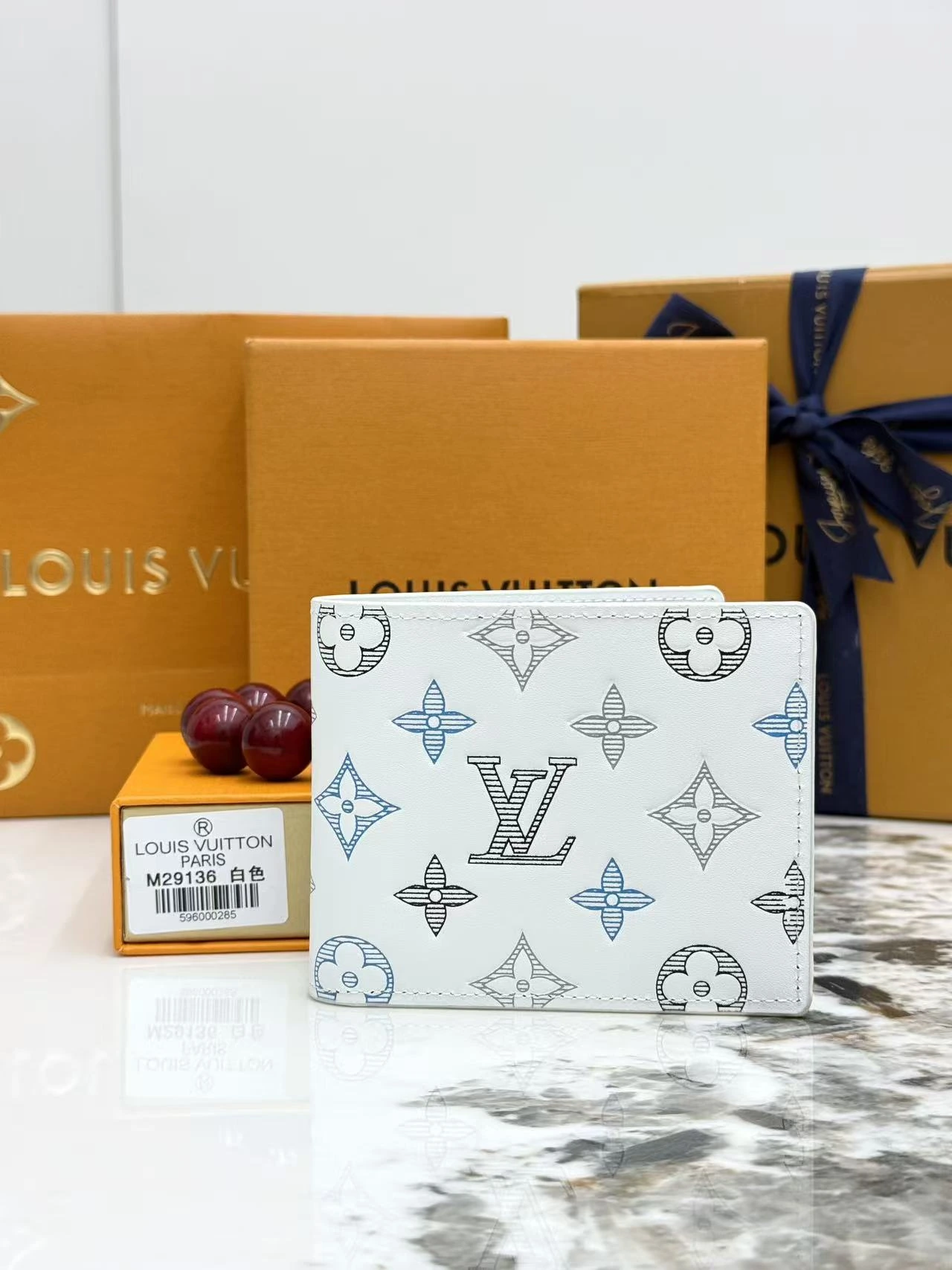 Louis Vuitton（ルイ・ヴィトン / LV） M29136 ホワイト