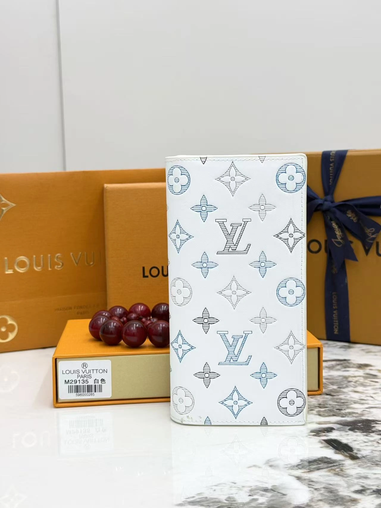 Louis Vuitton（ルイ・ヴィトン / LV） M29135 ホワイト