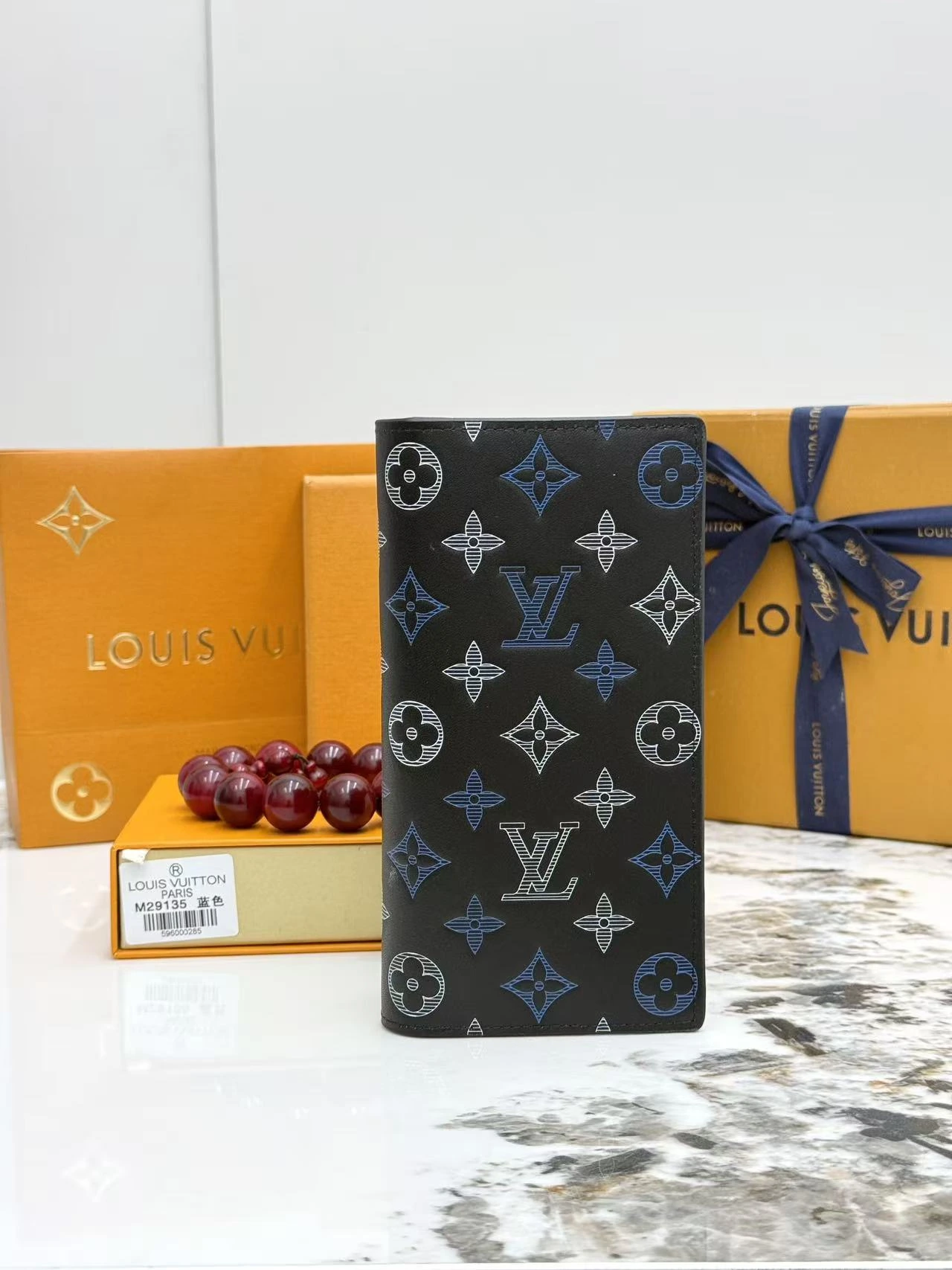 Louis Vuitton（ルイ・ヴィトン / LV） M29136 ブラック