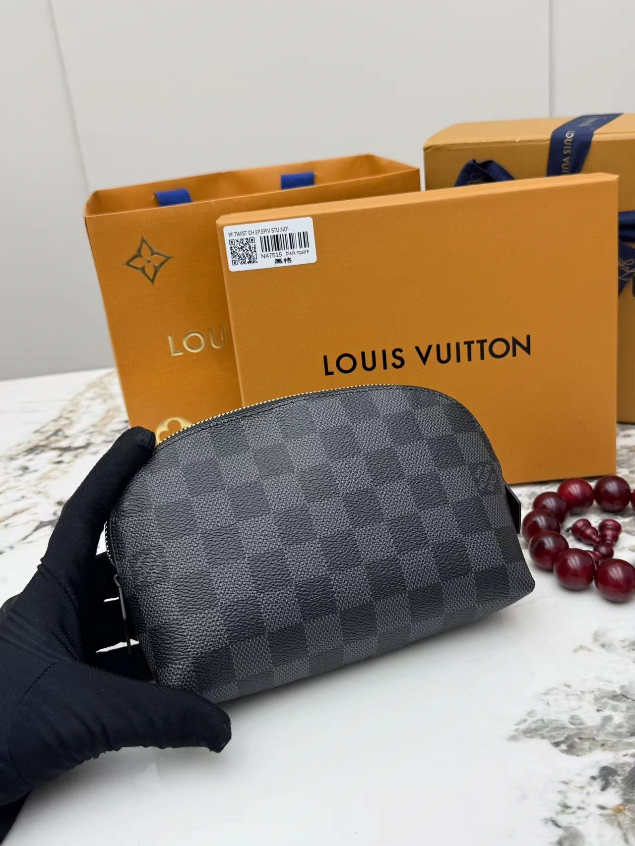 Louis Vuitton（ルイ・ヴィトン / LV）P8060 ギフトボックス付き M47515 ブラックチェック