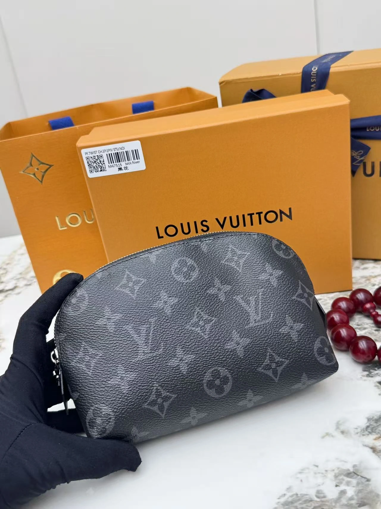 Louis Vuitton（ルイ・ヴィトン / LV）P8060 ギフトボックス付き M47515 ブラックモノグラム