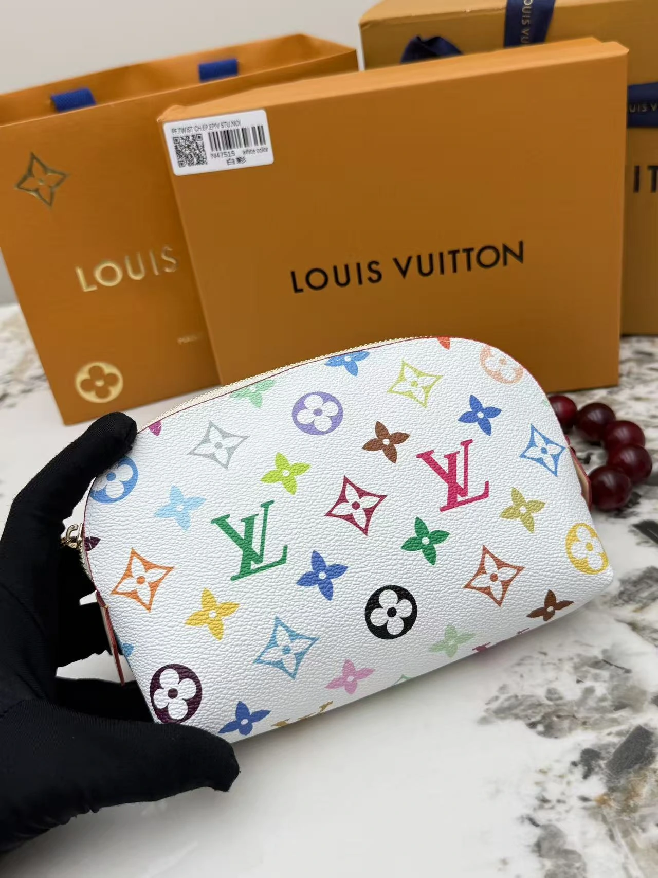 Louis Vuitton(ルイ・ヴィトン / LV)P8065 ギフトボックス付き M47515 ホワイトカラー