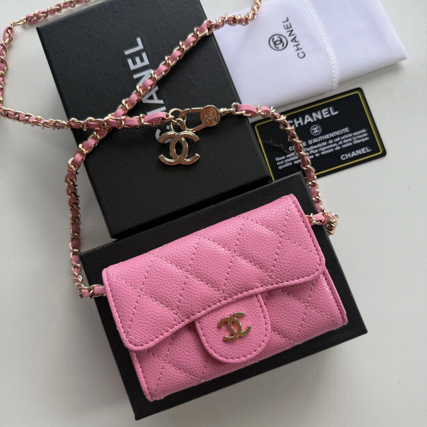 直営店同期 新作ミニウエストポーチ 話題のデコルジュ風チェーンミニポーチ🎁スマホは入りません‼️でもカードや鍵が入ります クロスボディもウエストポーチとしても可