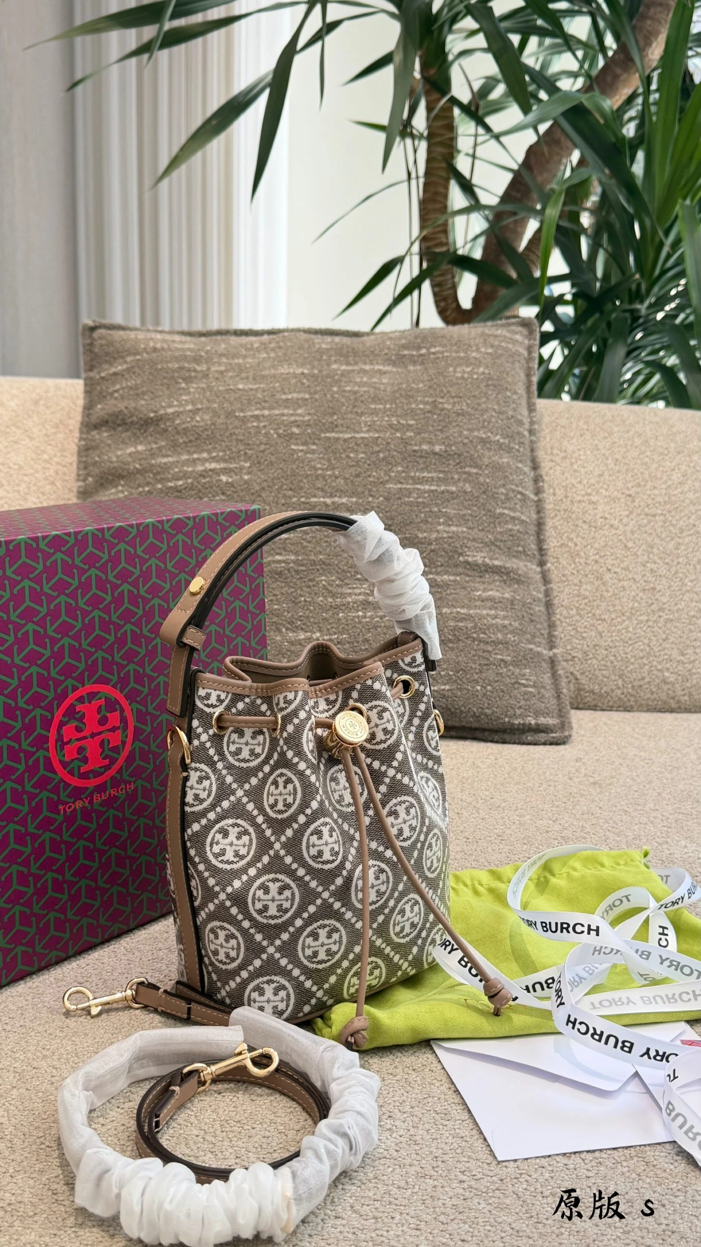 Tory Burch(トリー バーチ) 新色 T Monogram バケットバッグ