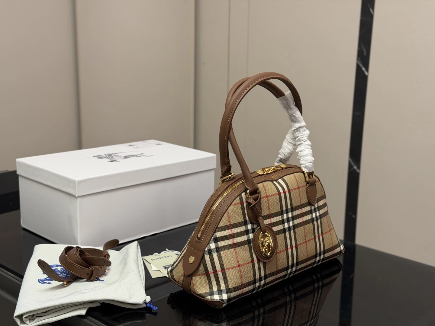 Burberry（バーバリー） Vintage Check シェルバッグ
