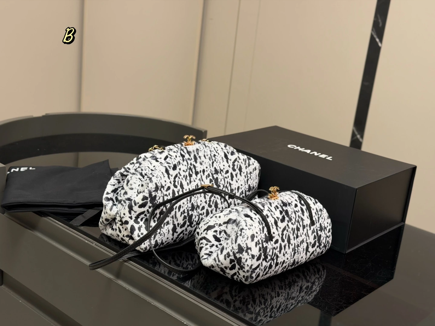 / CHANEL(シャネル) 26A 新作ダブルC ボウリングバッグ