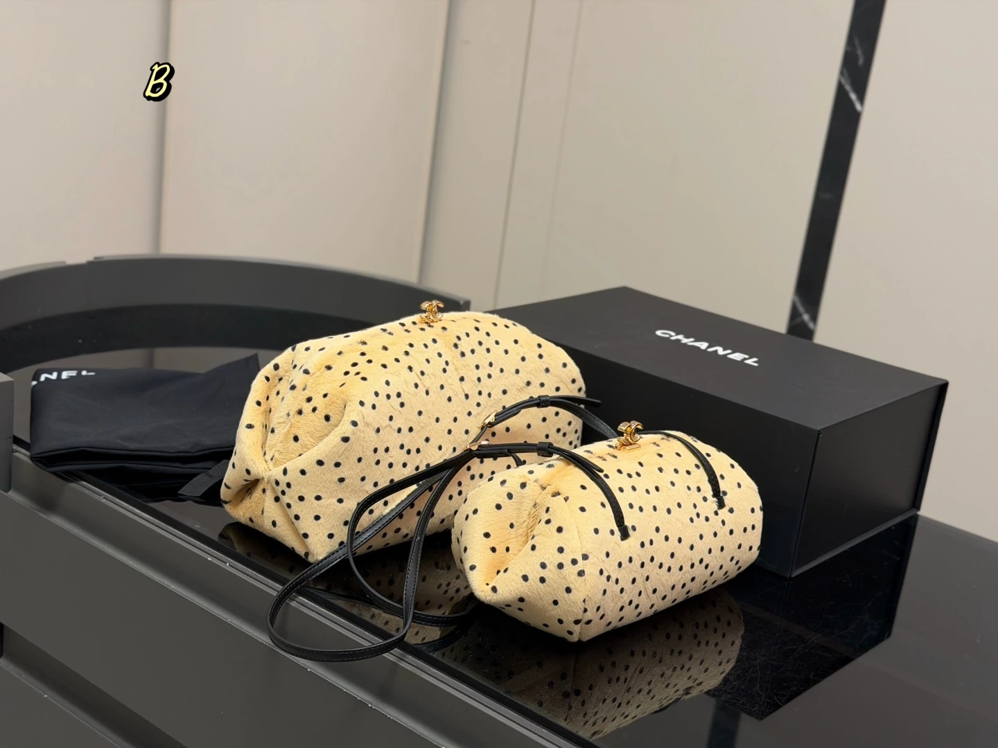 / CHANEL(シャネル) 26A 新作ダブルC ボウリングバッグ