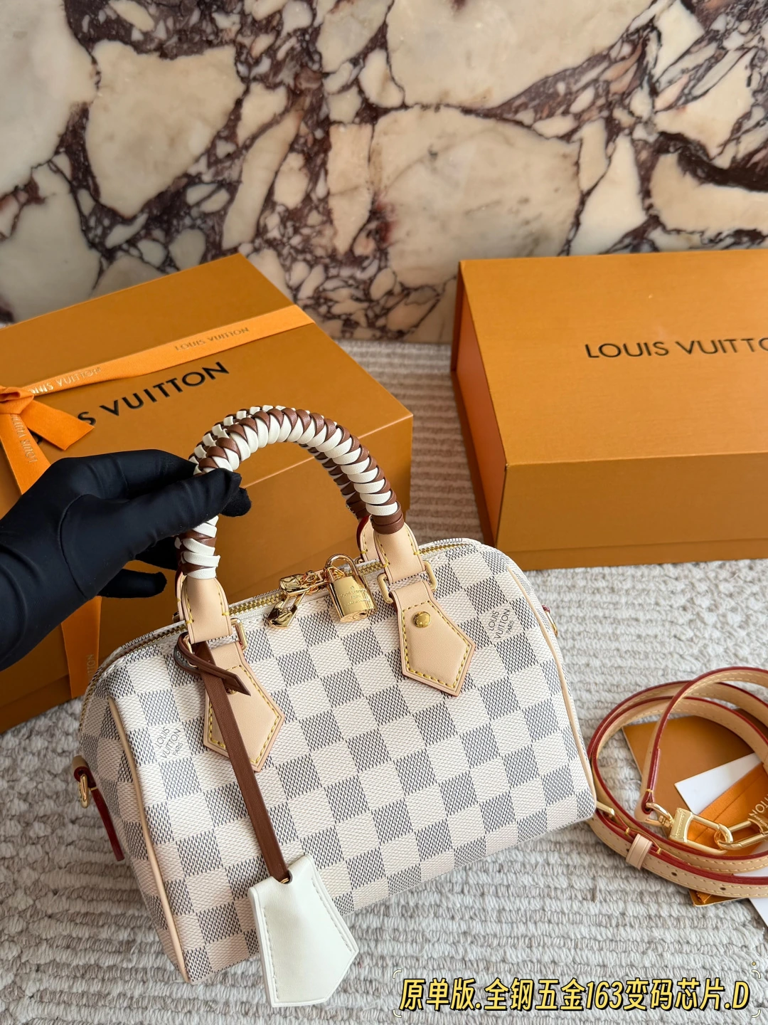 Louis Vuitton(ルイ・ヴィトン / LV) 春夏 Speedy20 Damier Azur 合わせやすい・手持ち Speedy バッグ。 素材:カーフスキン・キャンバス