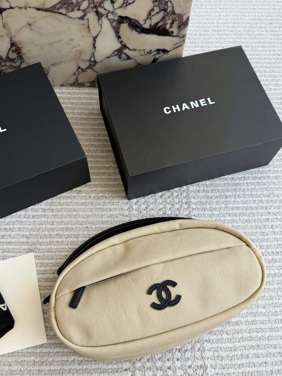 CHANEL(シャネル) Coco Beach 刺繍・合わせやすい・手持ち デニムパンツ。 素材:デニム・キャンバス。 ボックス付き
