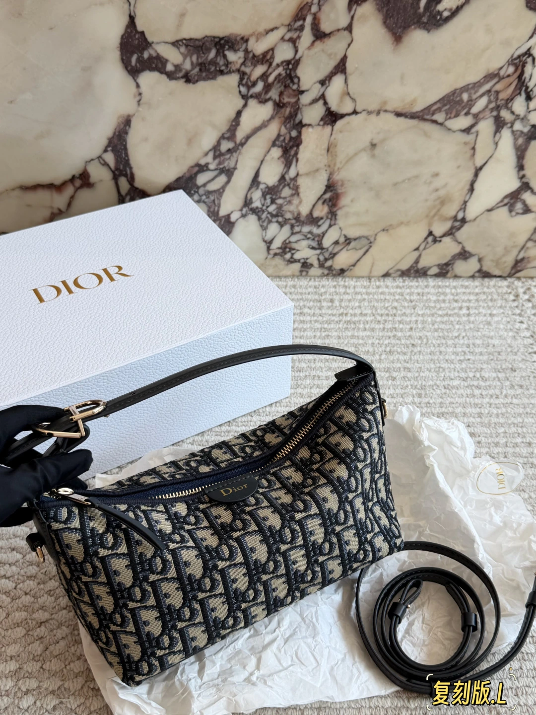 Dior(ディオール) Nomad Oblique DIY グラフィック・Monogram・斜め掛け・手持ち Tシャツ。 素材:キャンバス
