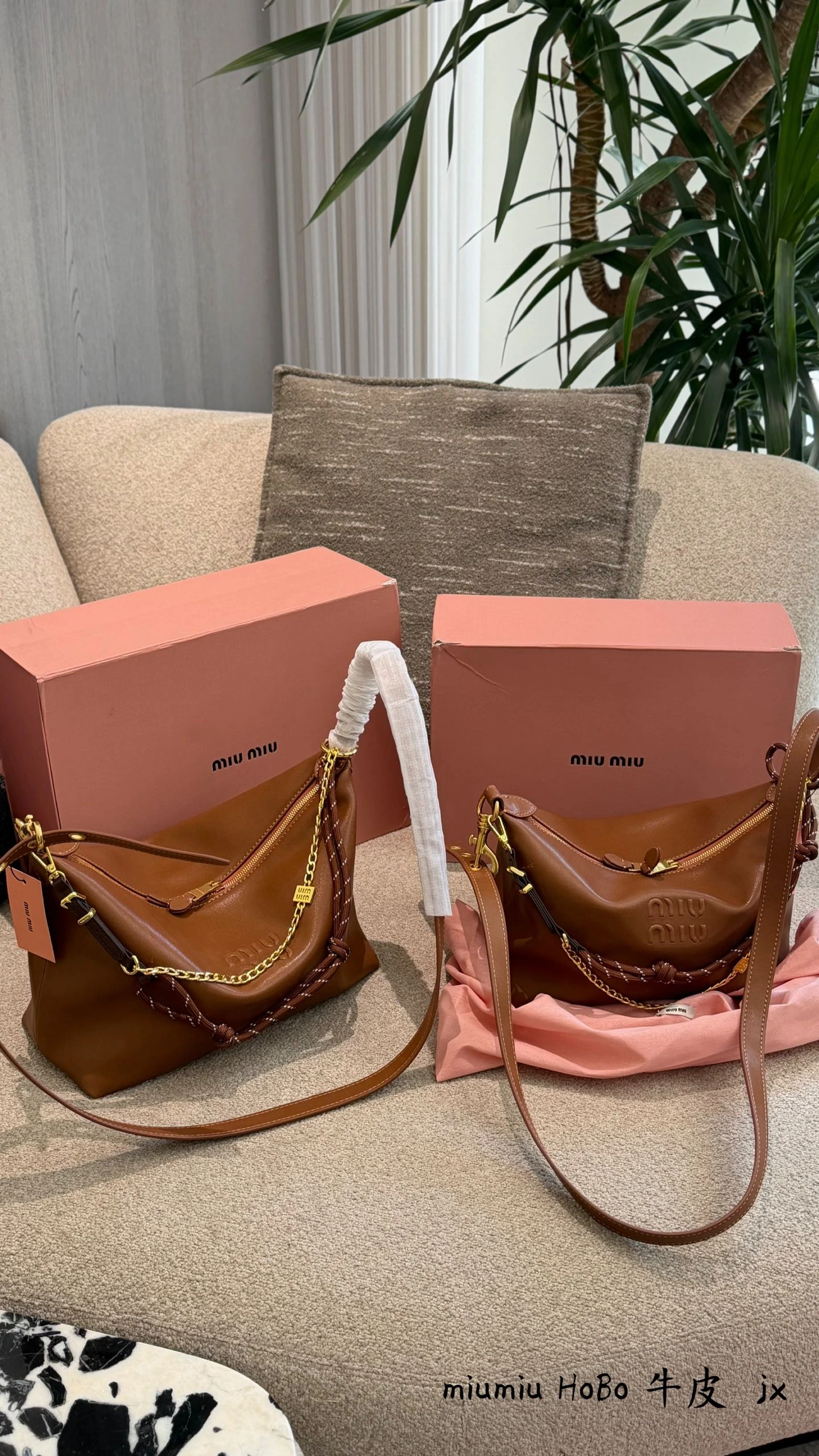 Miu Miu（ミュウミュウ） 斜め掛け バッグ