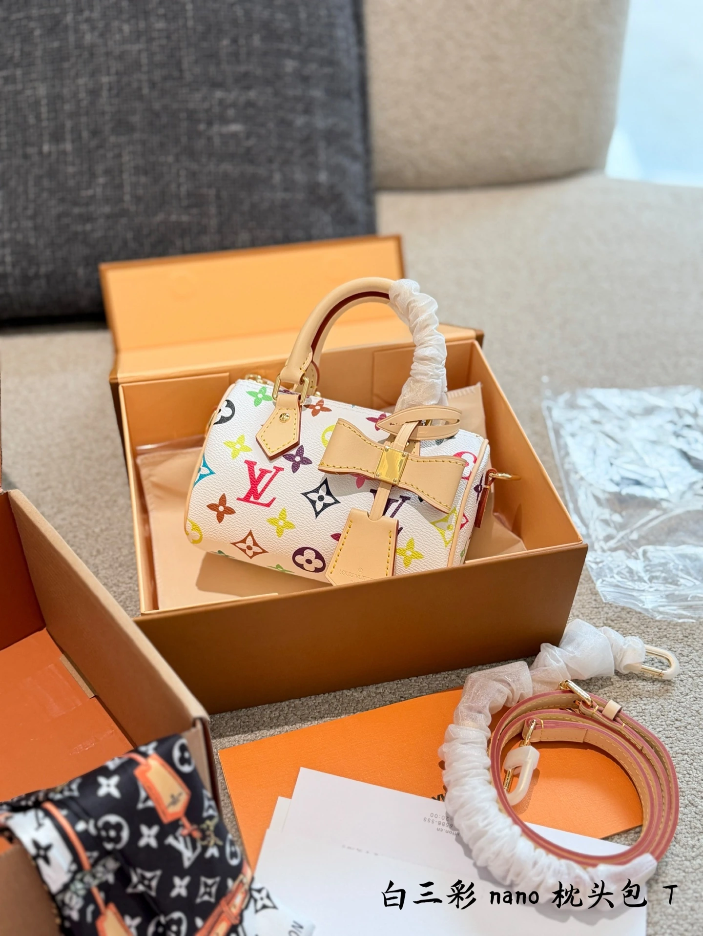 Louis Vuitton(ルイ・ヴィトン / LV) 春夏 Nano Speedy Monogram プリント・斜め掛け・手持ち Speedy バッグ。 素材:カーフスキン・キャンバス
