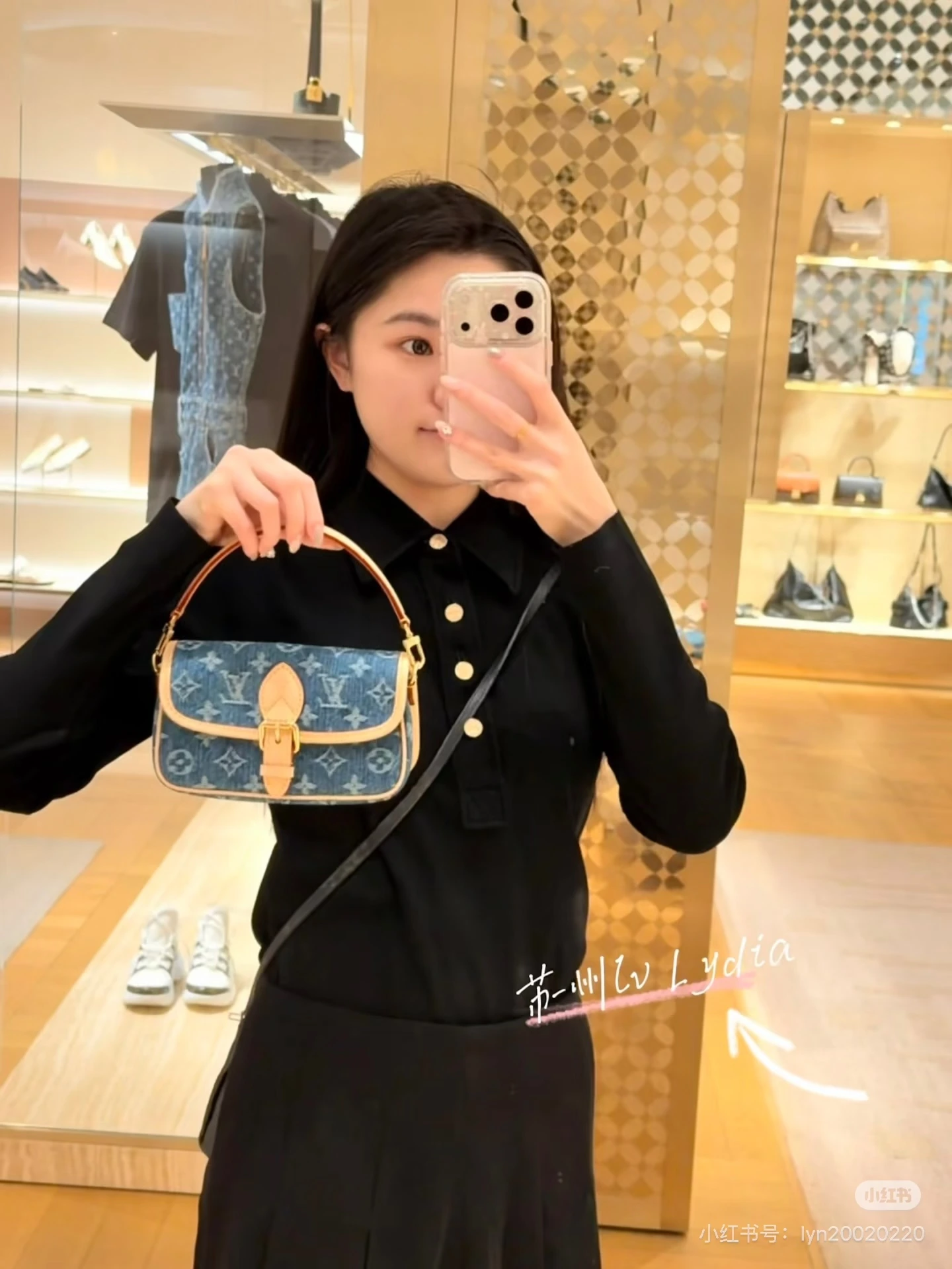 Louis Vuitton(ルイ・ヴィトン / LV) Nano Diane Nano Diane バッグ。 素材:デニム