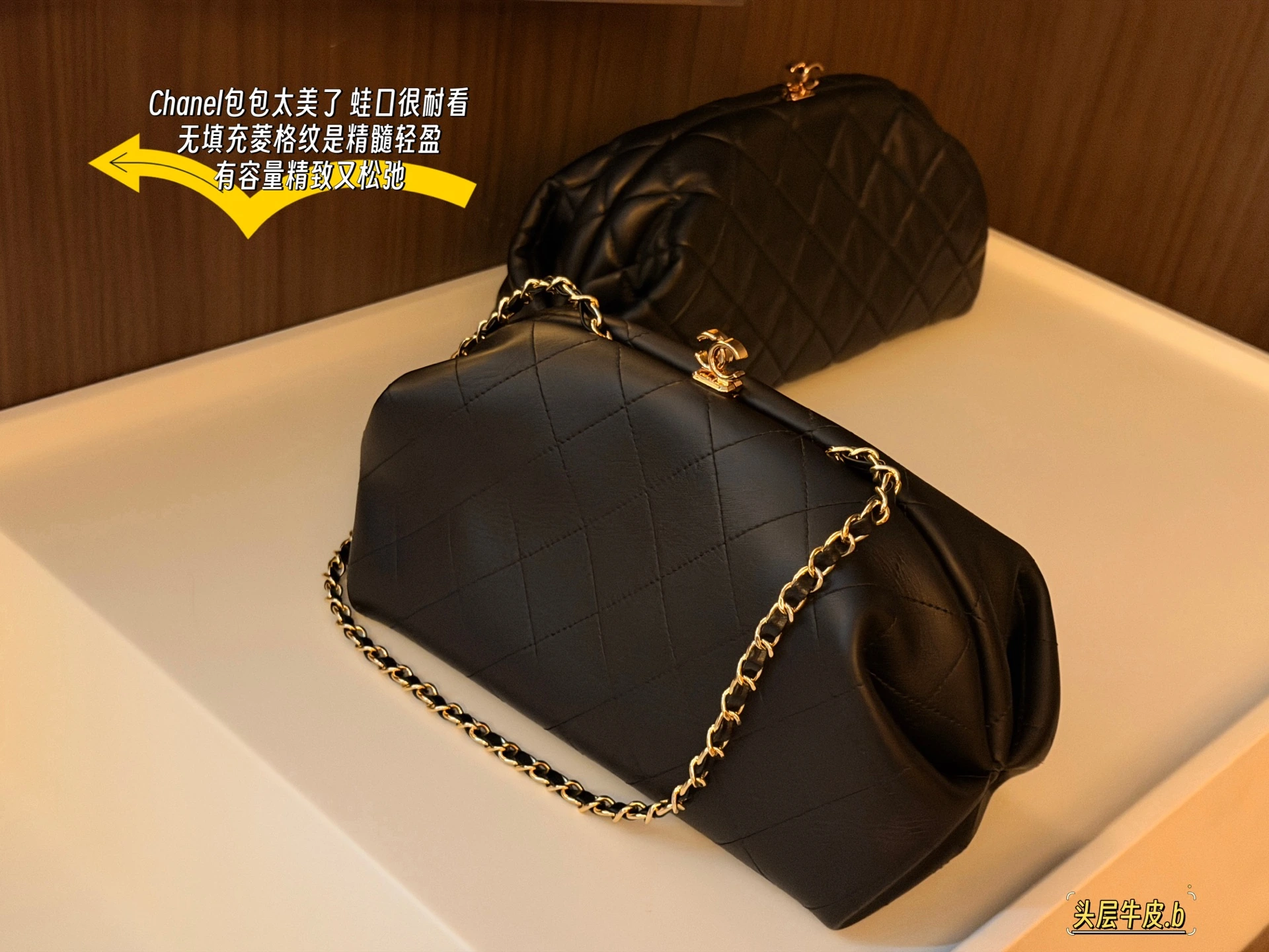 CHANEL(シャネル) チェック・キルティング バッグ。 素材:カーフスキン。 サイズ:27×14cm。 ボックス付き
