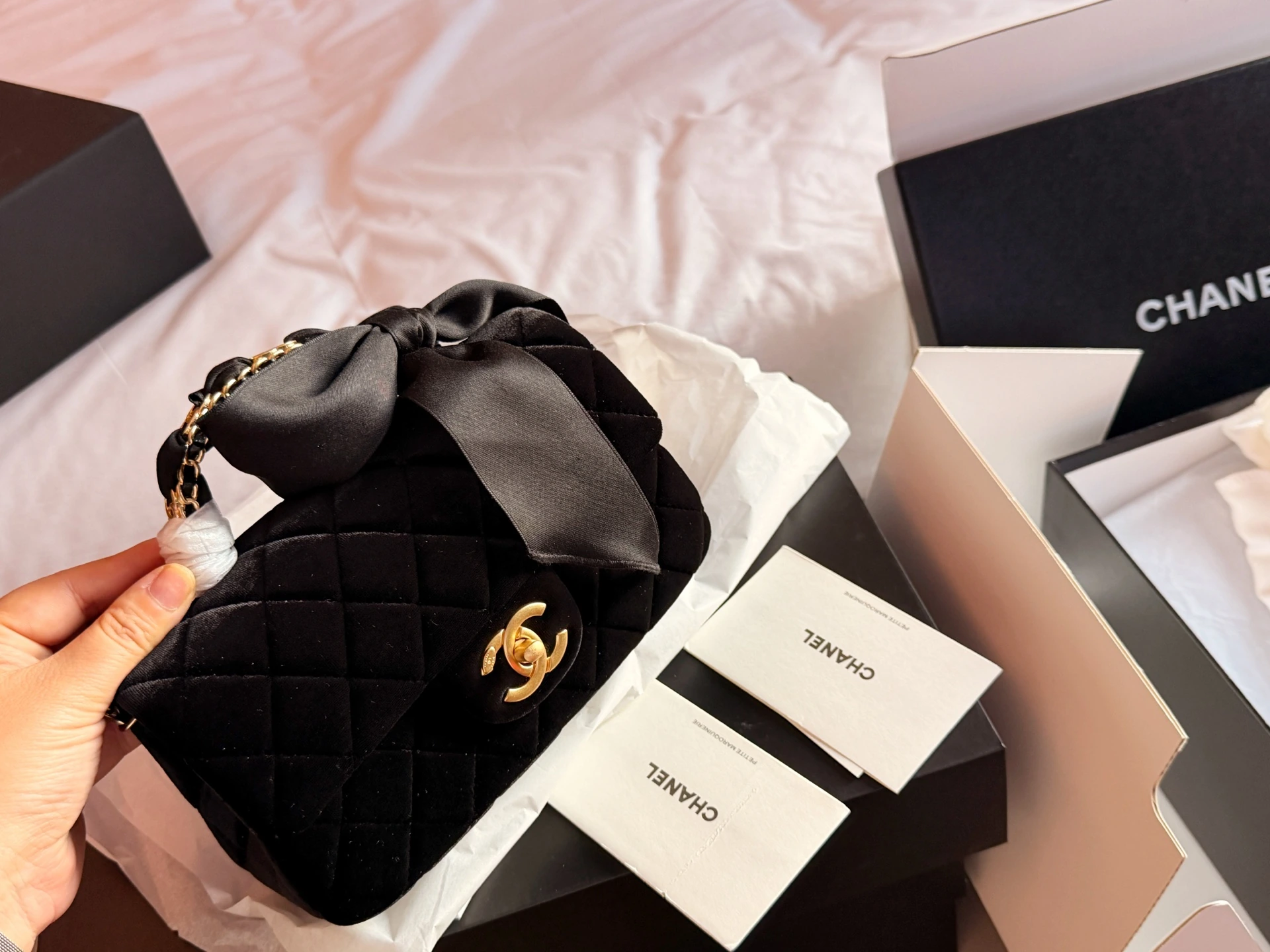 CHANEL(シャネル) 秋冬 アイテム。 サイズ:20×12cm。 ボックス付き