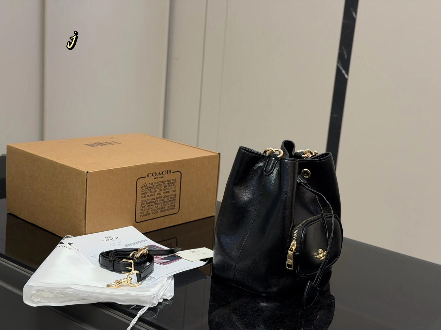 COACH(コーチ) ドローストリング・肩掛け・斜め掛け・手持ち バケットバッグ。 ボックス付き