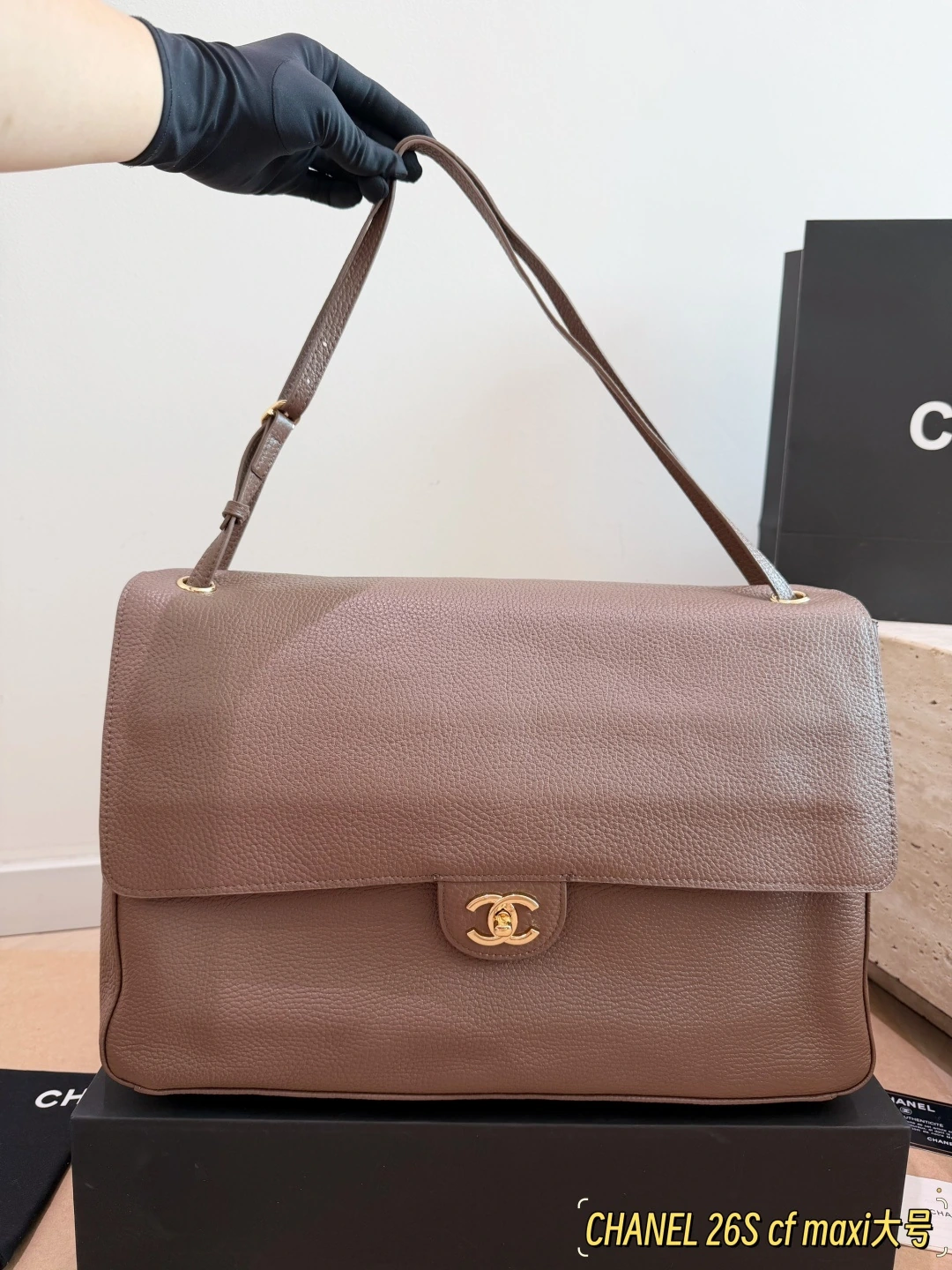 CHANEL(シャネル) SCF チェック・ヴィンテージ加工・ヴィンテージ風・キルティング・肩掛け・メタルパーツ テーラードジャケット。 素材:カーフスキン。 オリジナル仕様