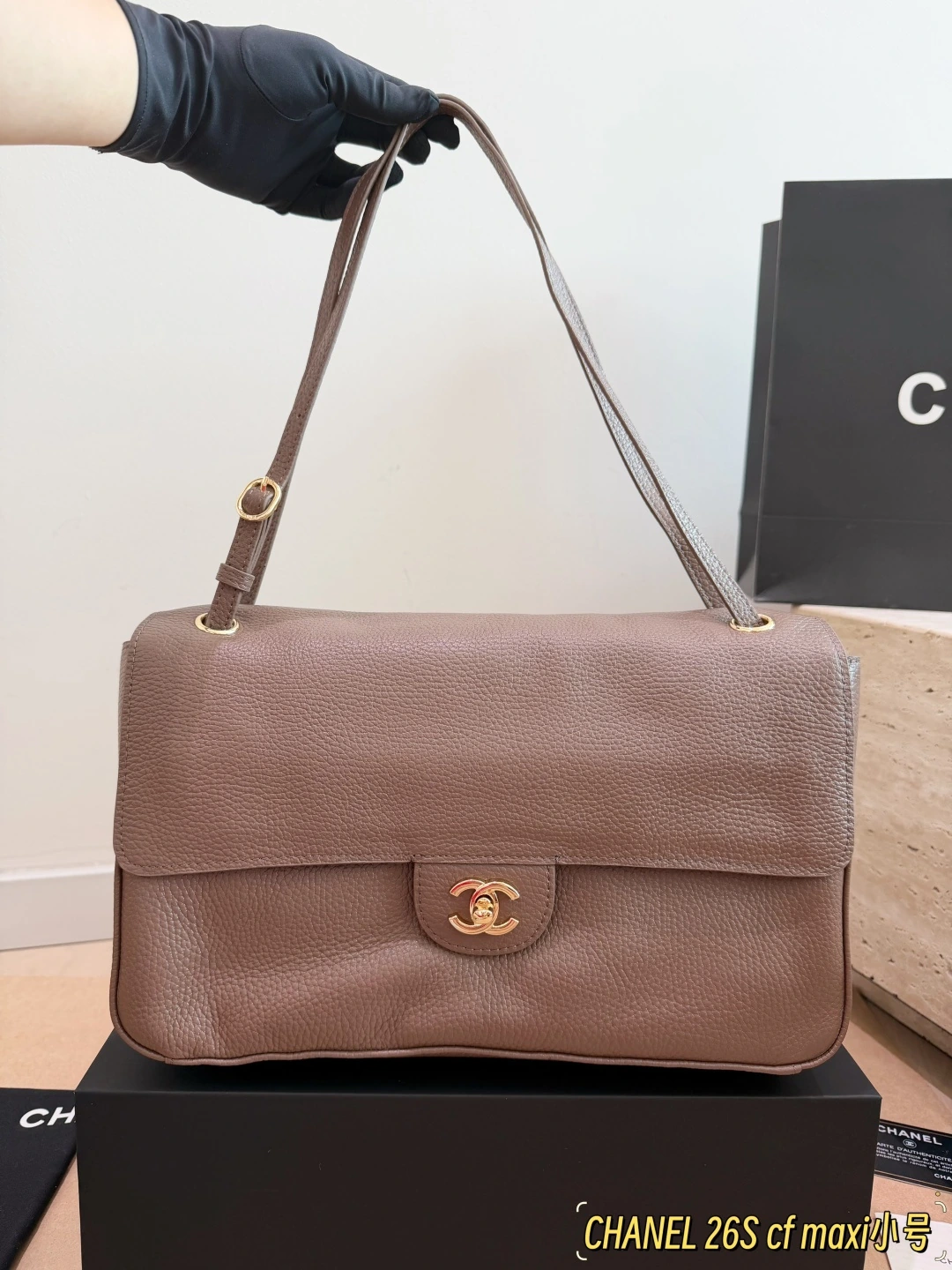 CHANEL(シャネル) SCF チェック・ヴィンテージ加工・ヴィンテージ風・キルティング・肩掛け・メタルパーツ テーラードジャケット。 素材:カーフスキン。 オリジナル仕様