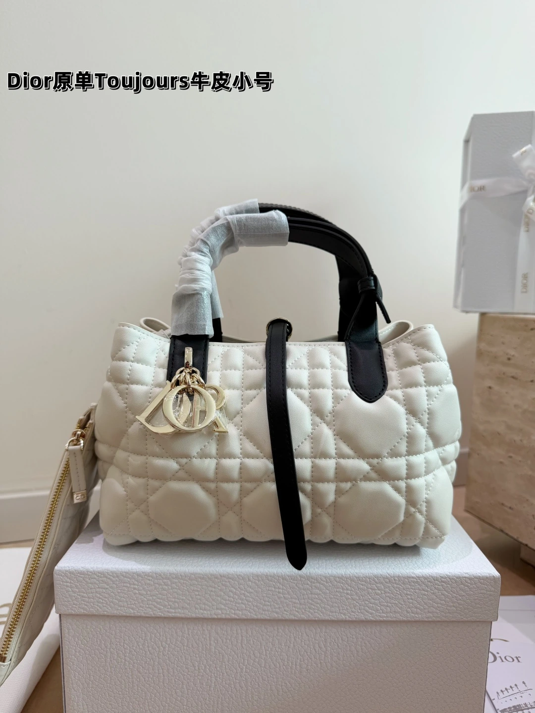 Dior(ディオール) 秋冬 Toujours チェック・キルティング・調節可能・肩掛け・斜め掛け・手持ち コート。 素材:カーフスキン。 ボックス付き。 オリジナル仕様