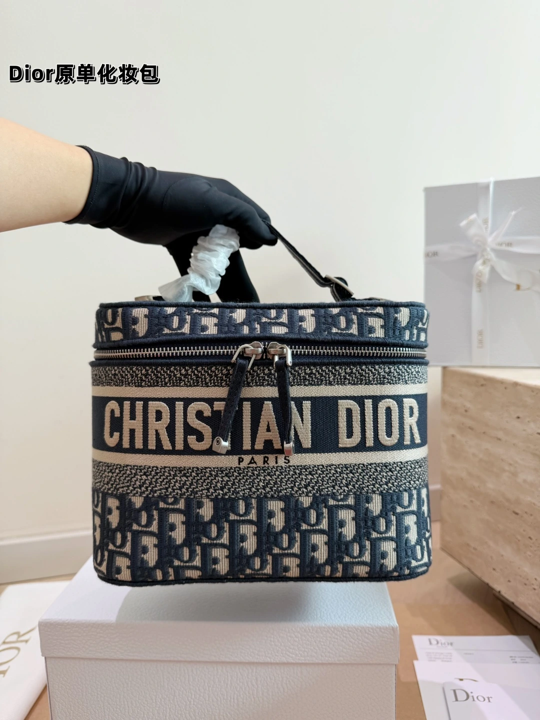 Dior(ディオール) feeling 刺繍・ヴィンテージ風・Monogram バッグ。 素材:キャンバス。 オリジナル仕様