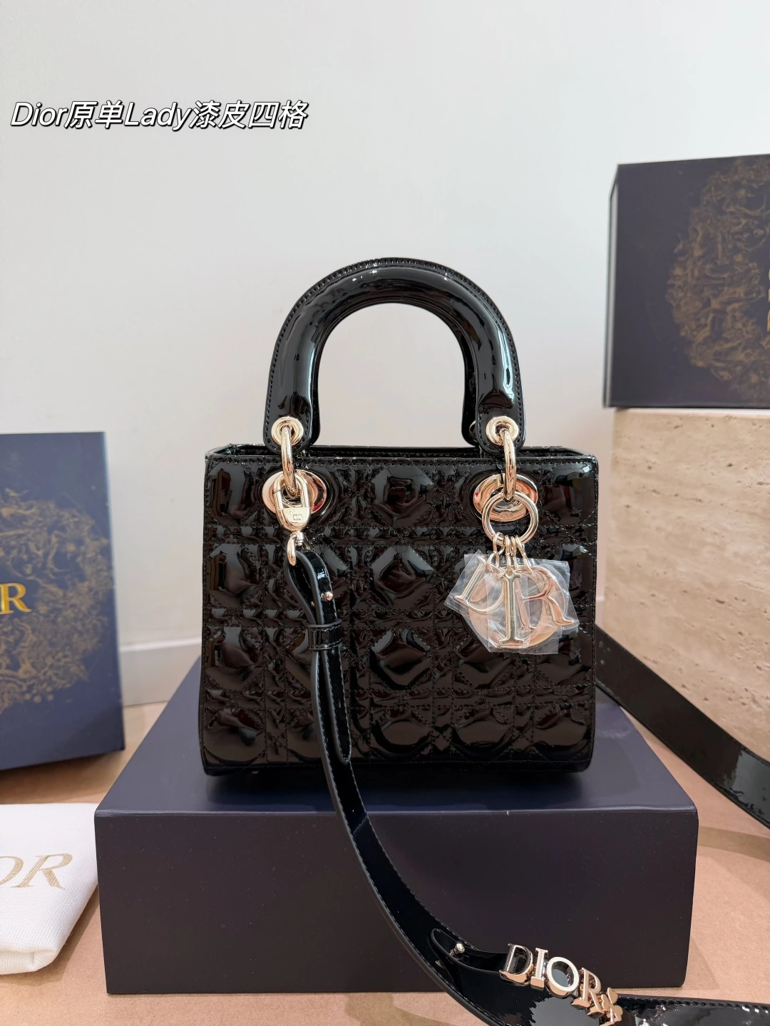 Dior(ディオール) Lady チェック・取り外し可能・肩掛け・斜め掛け・手持ち アイテム。 ボックス付き