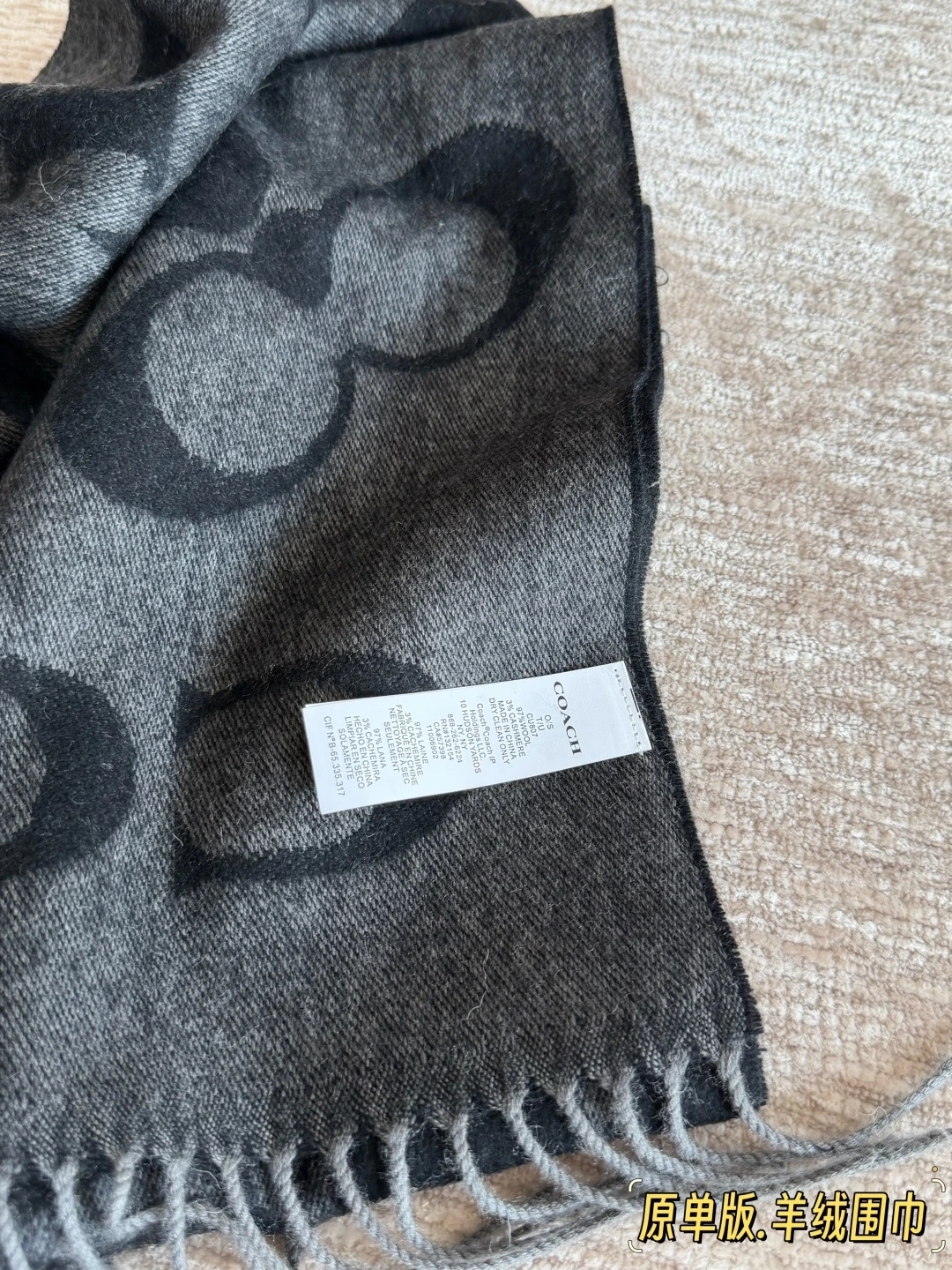 COACH(コーチ) スカーフ。 素材:カシミヤ。 サイズ:190×50cm。 ボックス付き