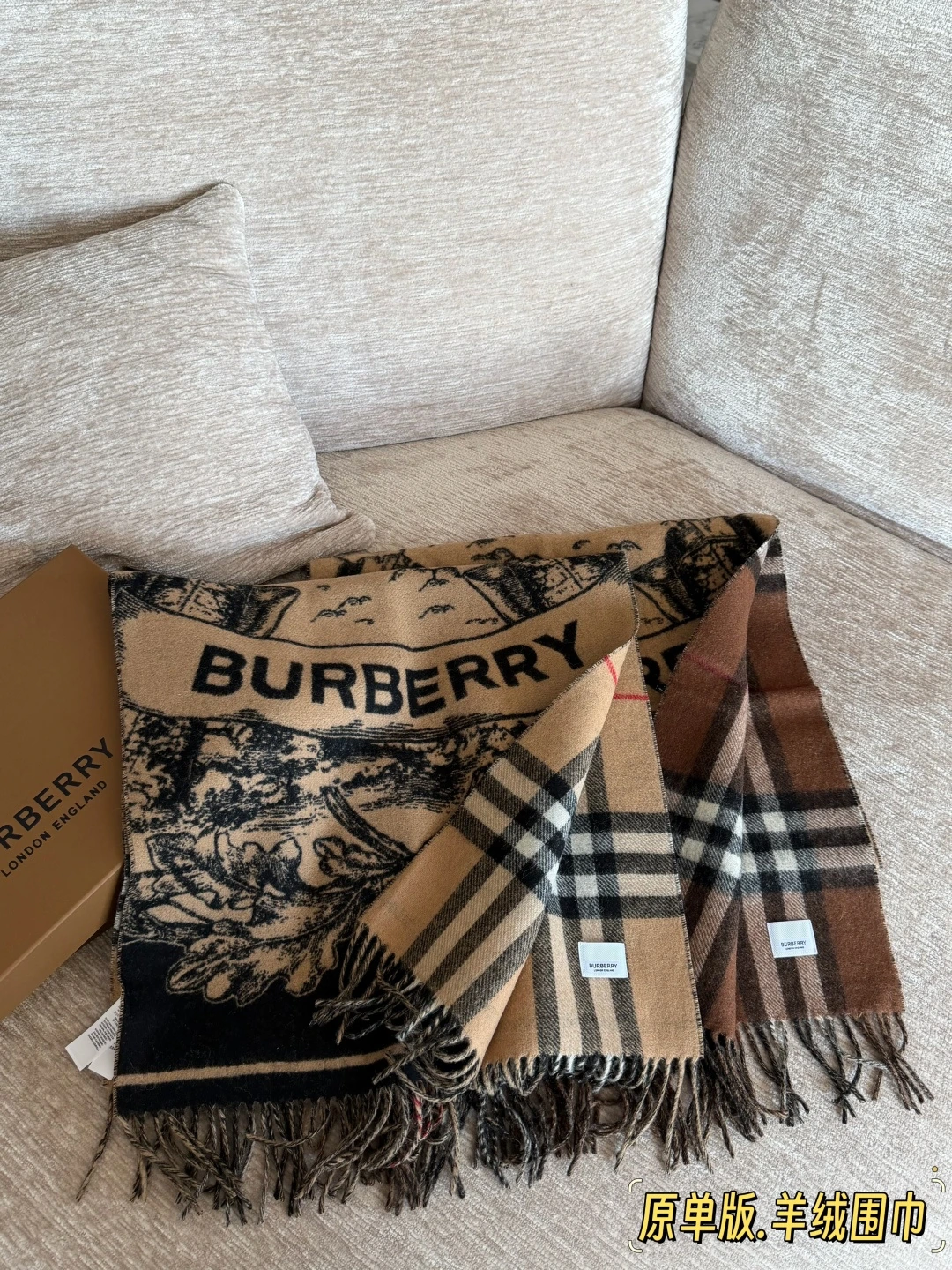 Burberry(バーバリー) リバーシブル・チェック・メタルパーツ スカーフ。 素材:カシミヤ。 サイズ:50×210cm。 ボックス付き。 オリジナル仕様