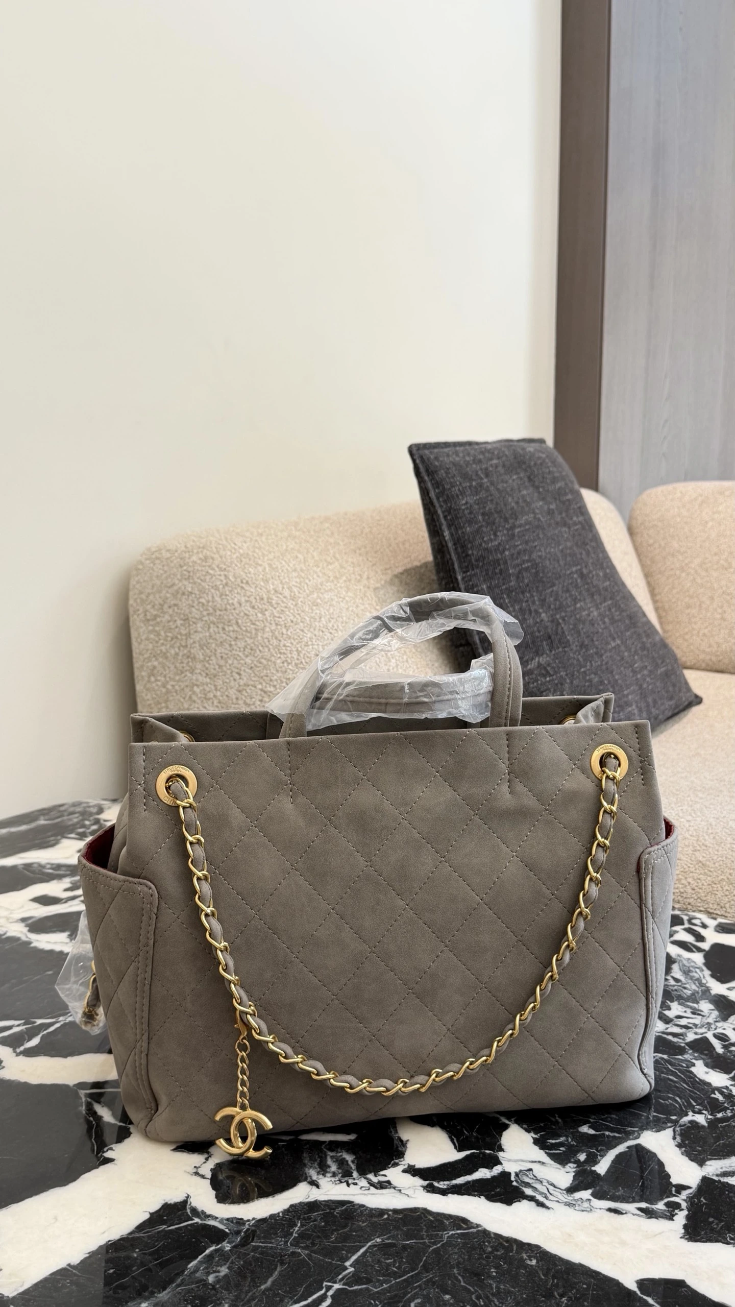 CHANEL(シャネル) 秋冬 Shopping チェック・ポケット・ソフトな風合い・キルティング・撥水・肩掛け コート。 素材:スエード