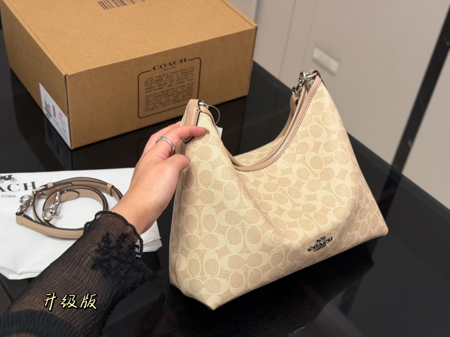 COACH（コーチ） 新作 Laurel Hobo