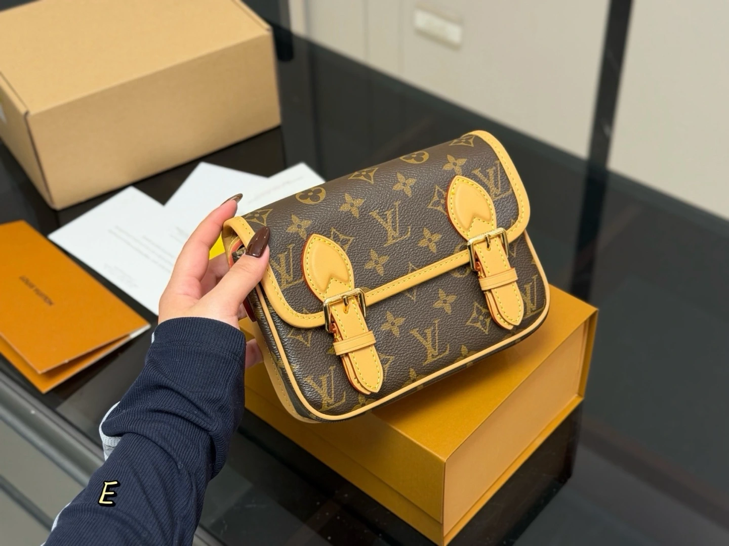 Louis Vuitton(ルイ・ヴィトン / LV) Satchel ミニ メッセンジャーバッグ